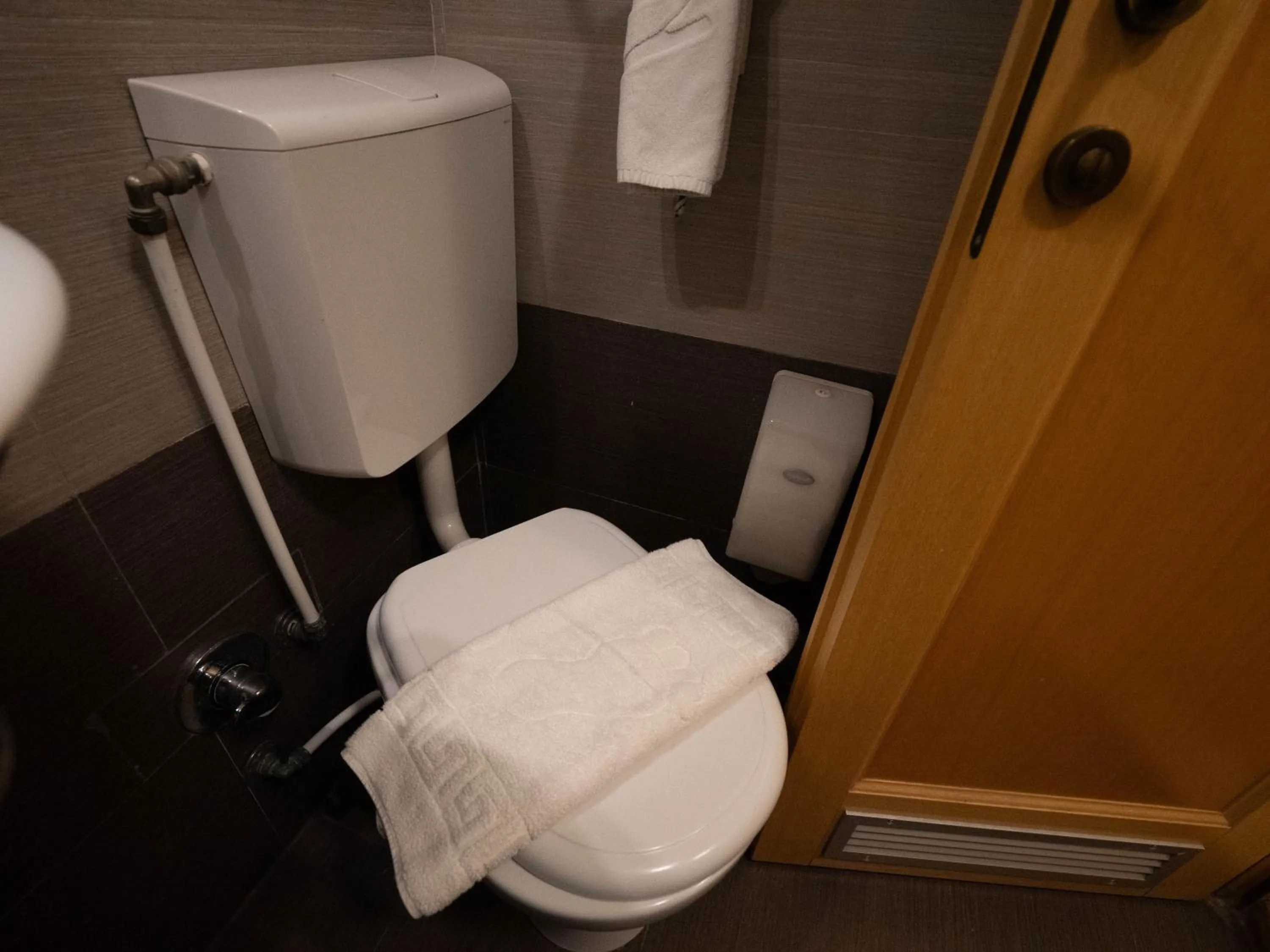 Toilet in Natyral Razma Resort