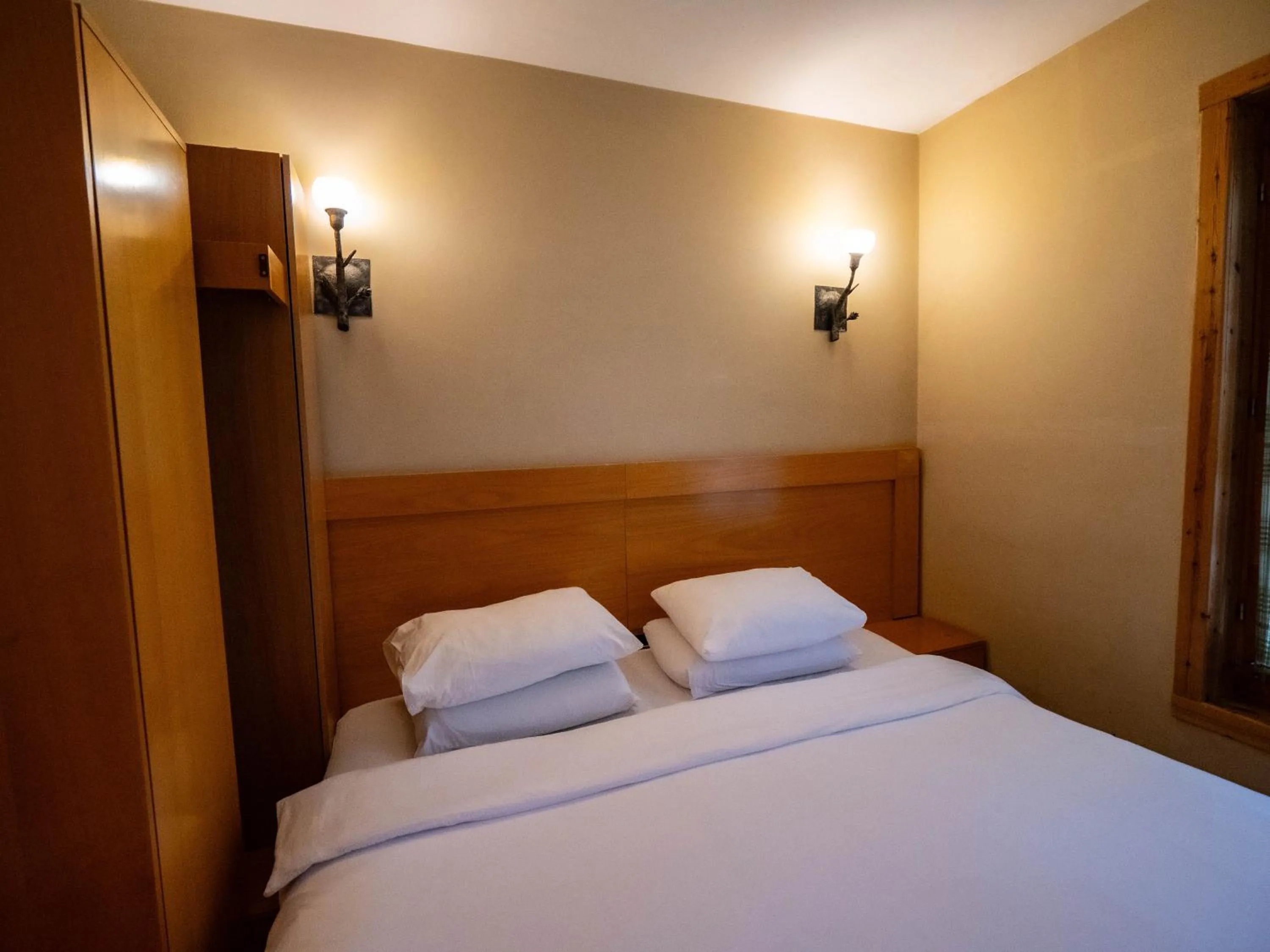 Photo of the whole room, Bed in Natyral Razma Resort