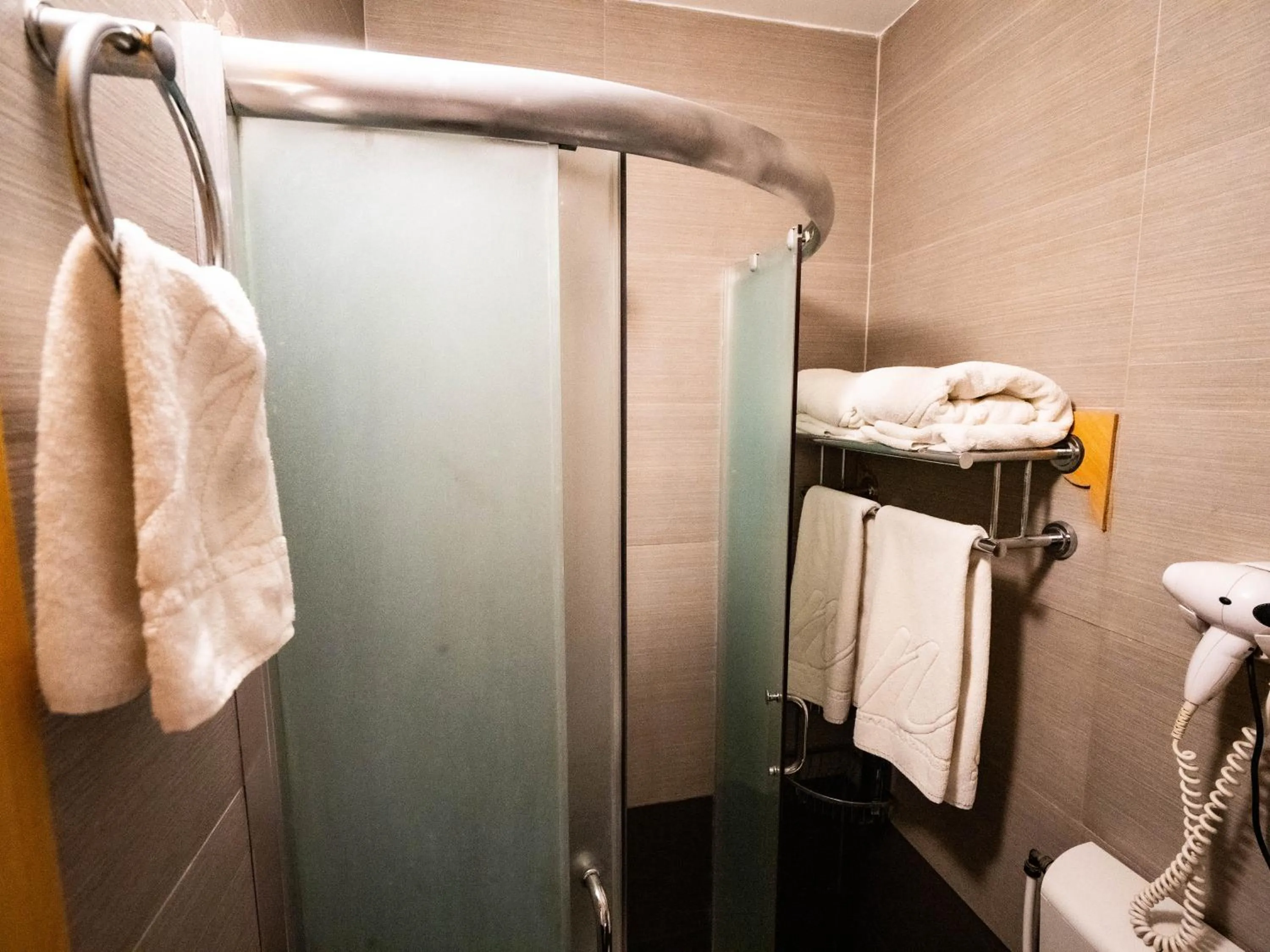 Shower in Natyral Razma Resort