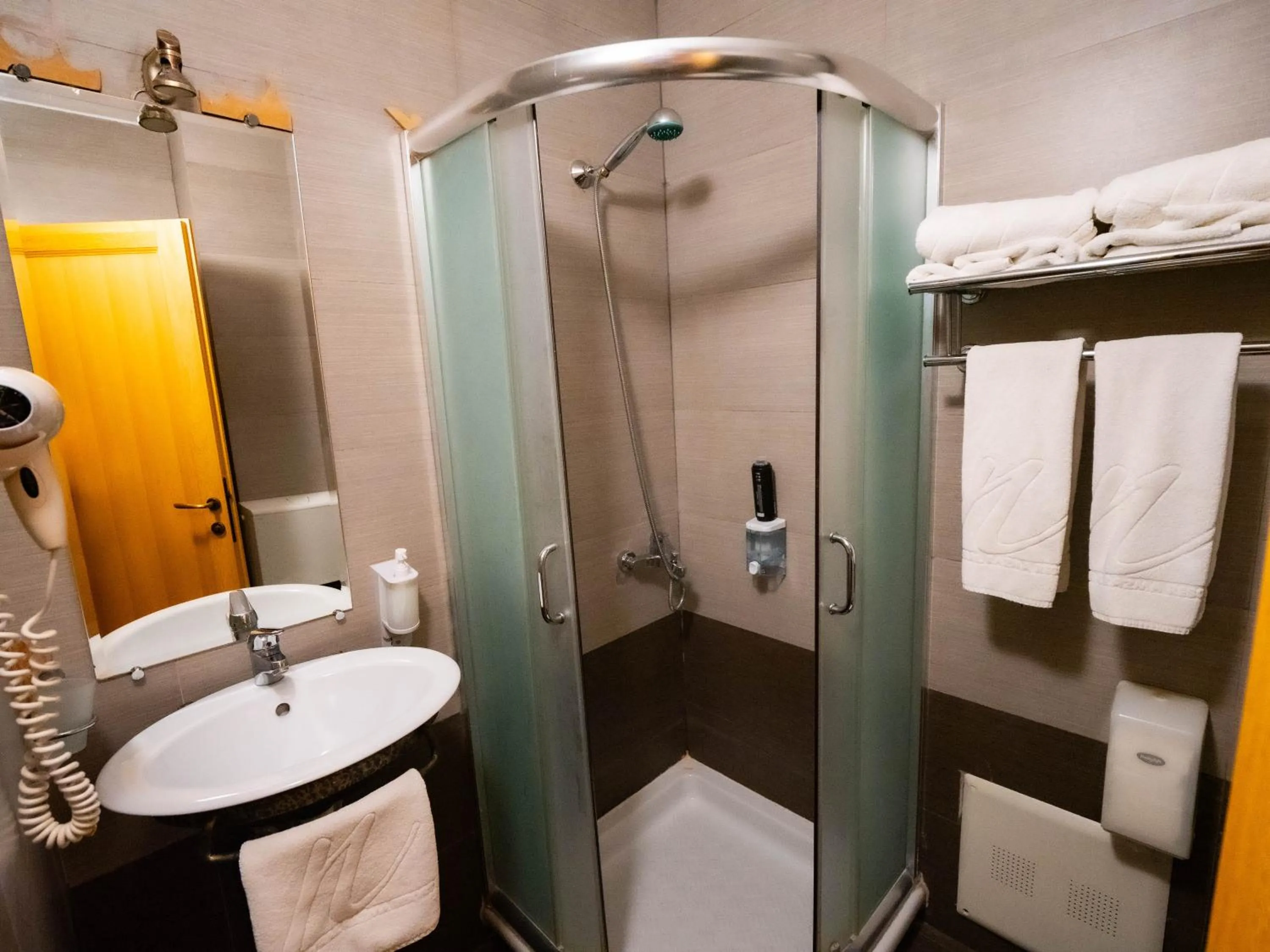 Shower in Natyral Razma Resort