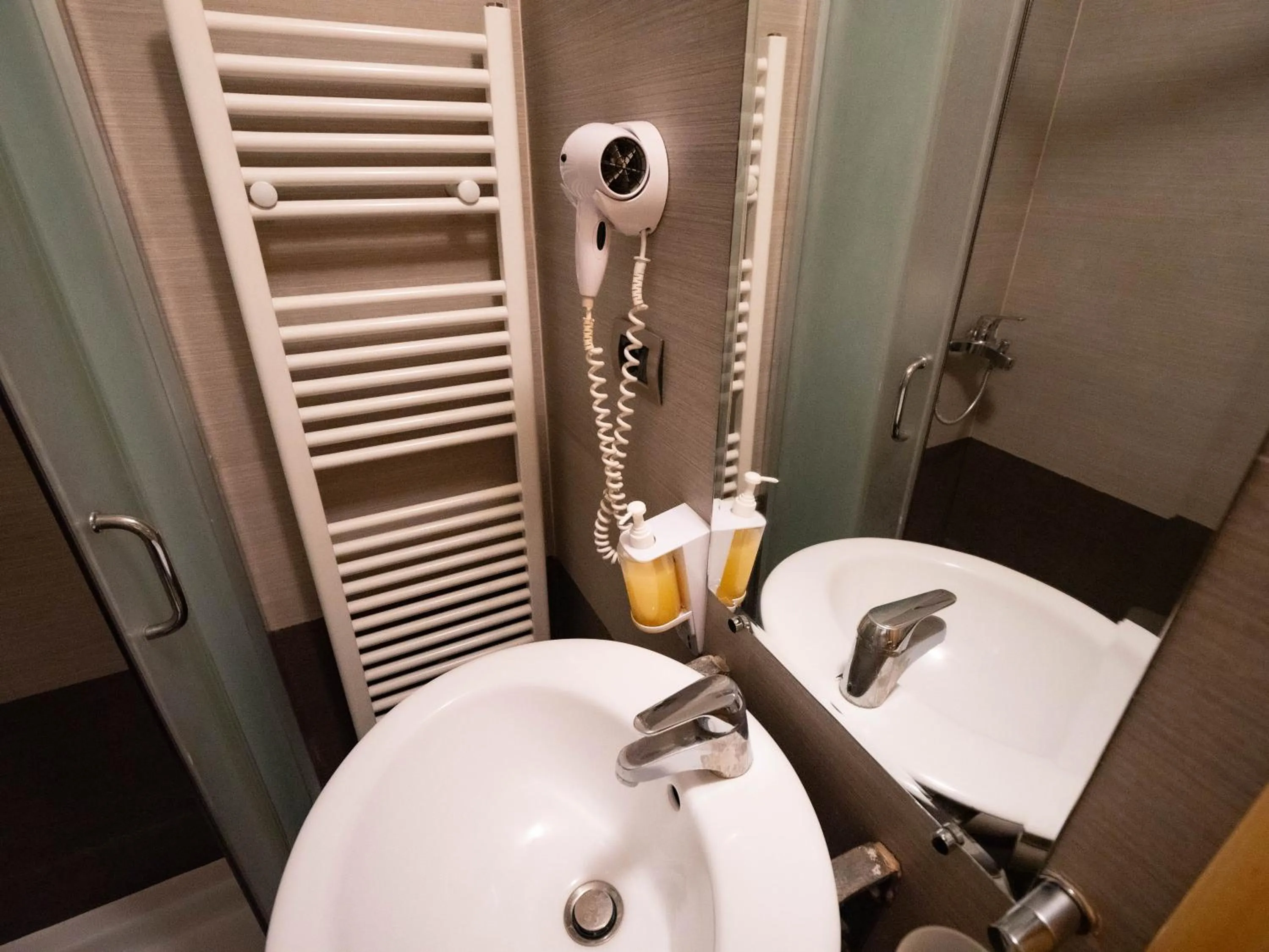 Shower in Natyral Razma Resort