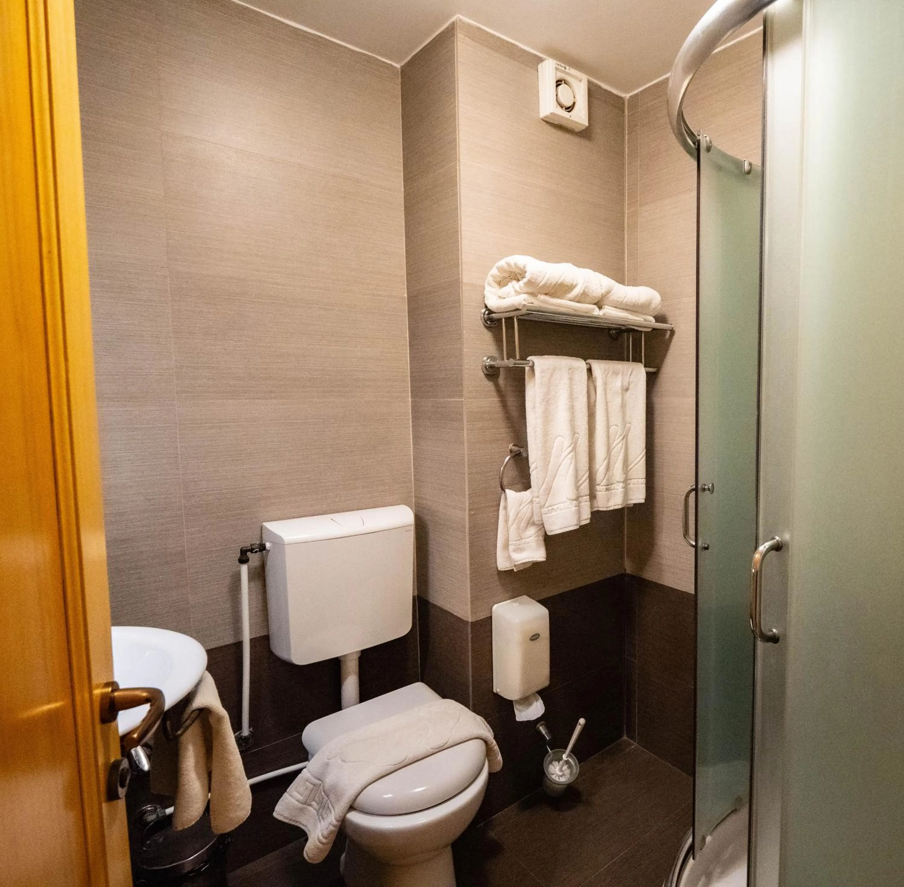 Shower in Natyral Razma Resort