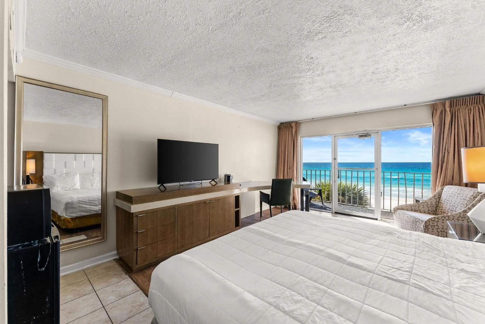 Bedroom, Bed in Seahaven Beach Hotel Panama City Beach