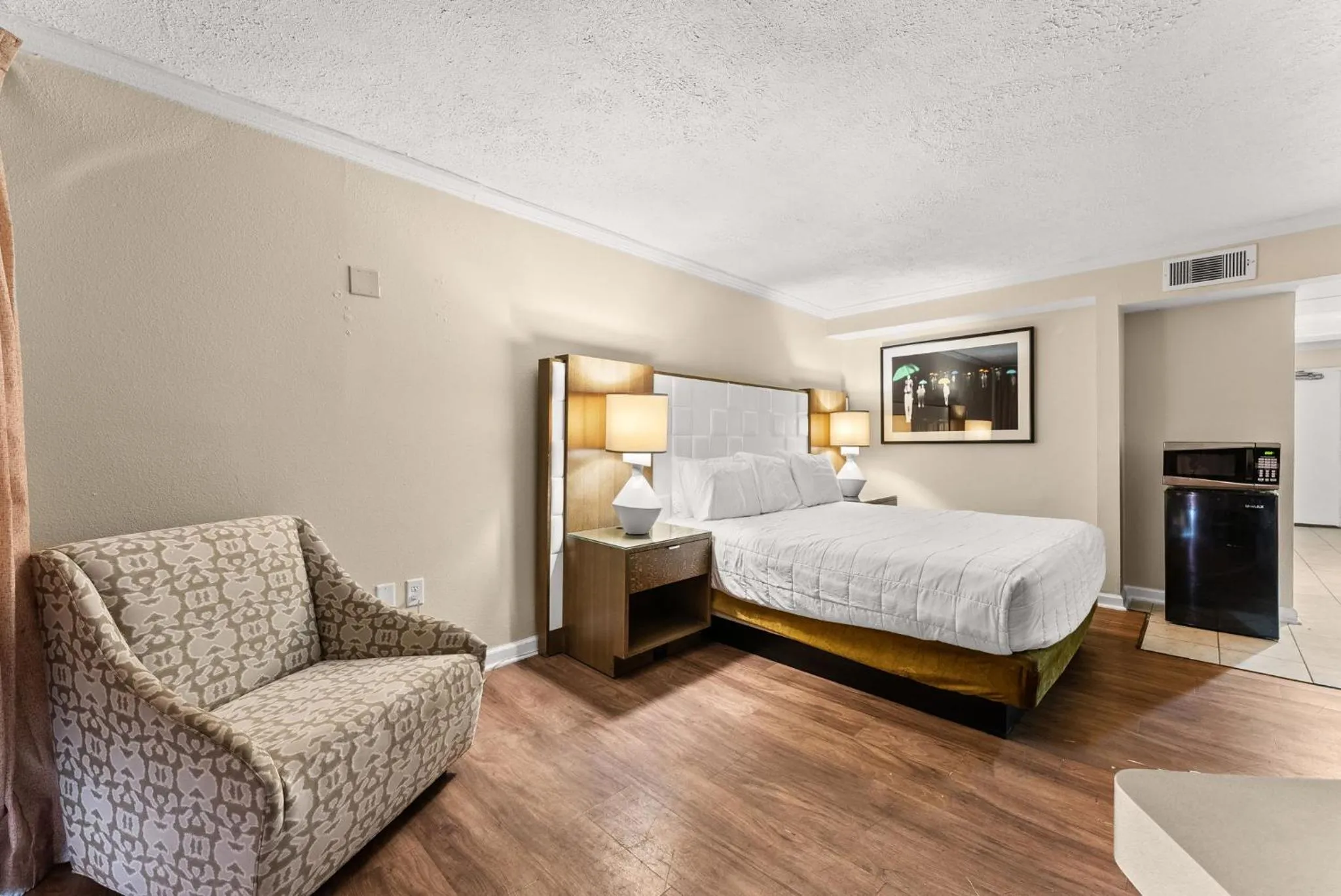 Living room, Bed in Seahaven Beach Hotel Panama City Beach