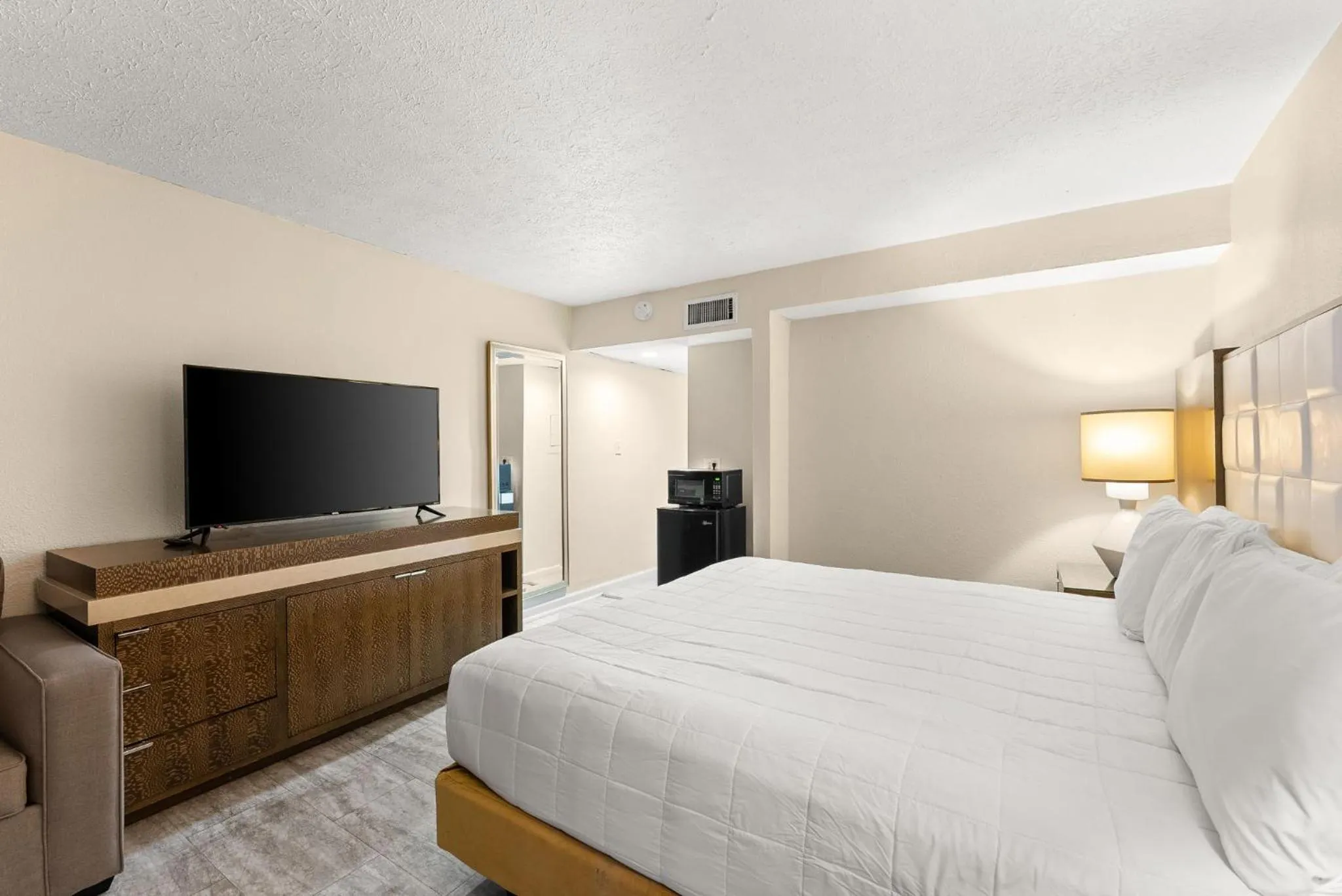 Bedroom, Bed in Seahaven Beach Hotel Panama City Beach