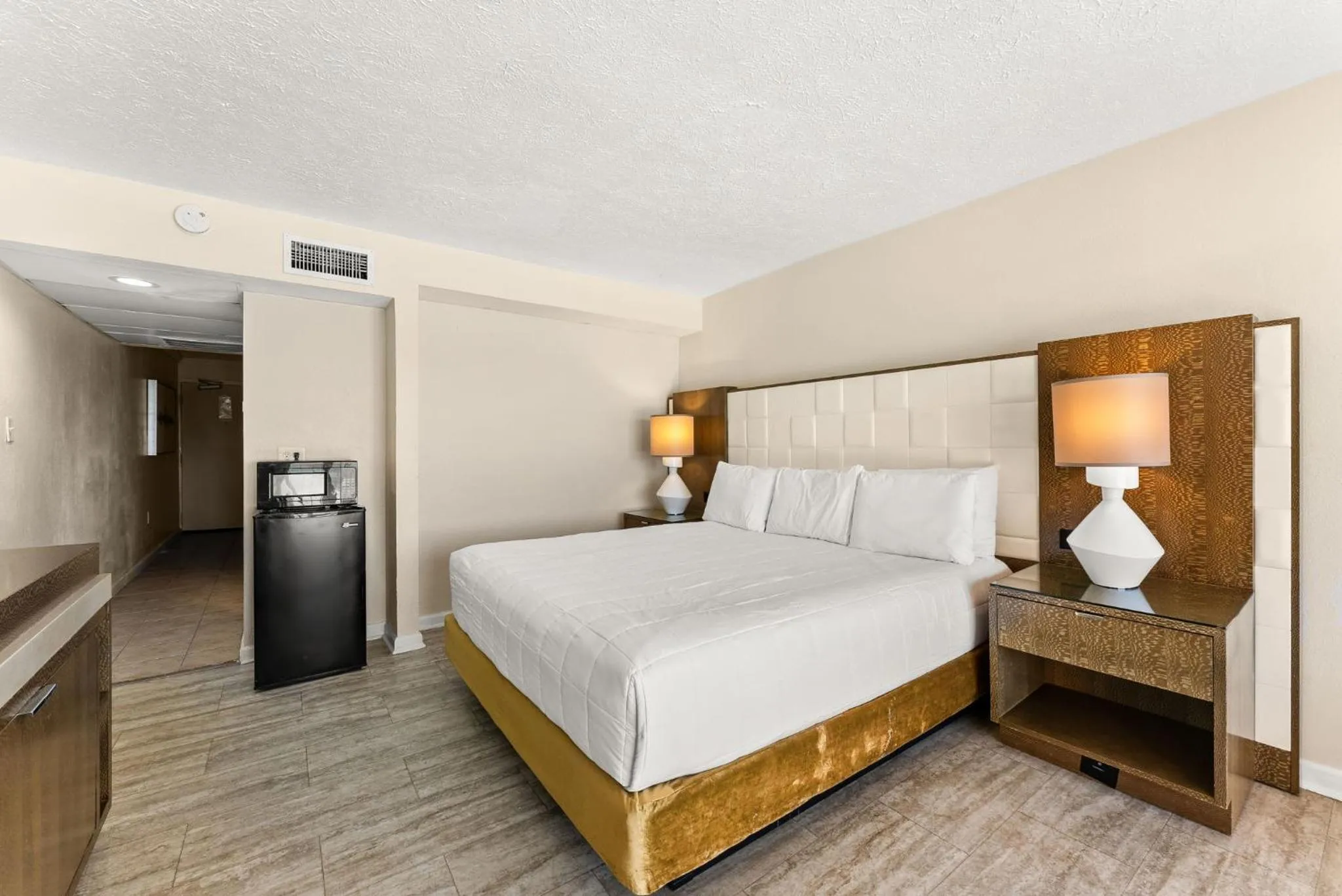 Bedroom, Bed in Seahaven Beach Hotel Panama City Beach