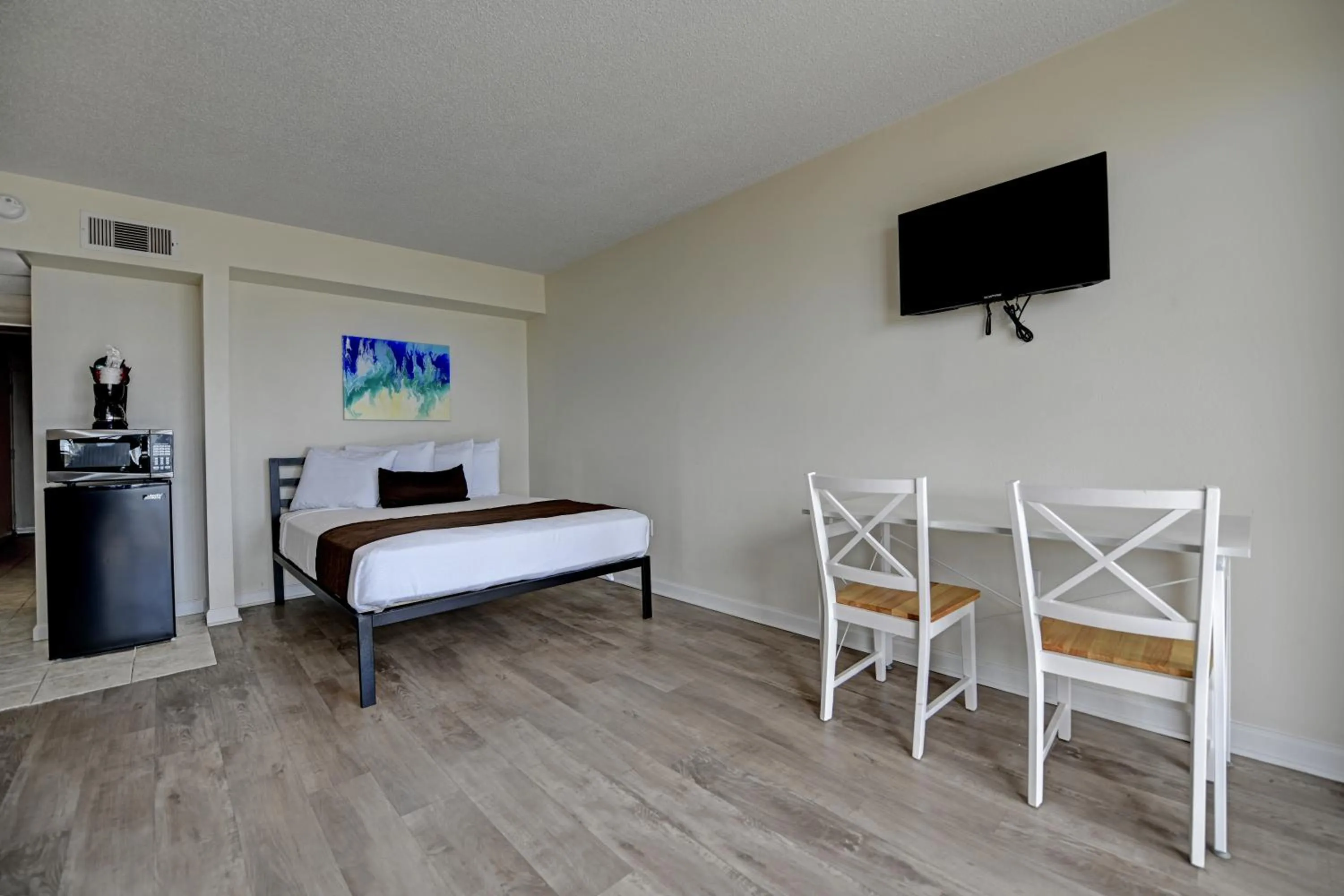 Living room, Bed in Seahaven Beach Hotel Panama City Beach