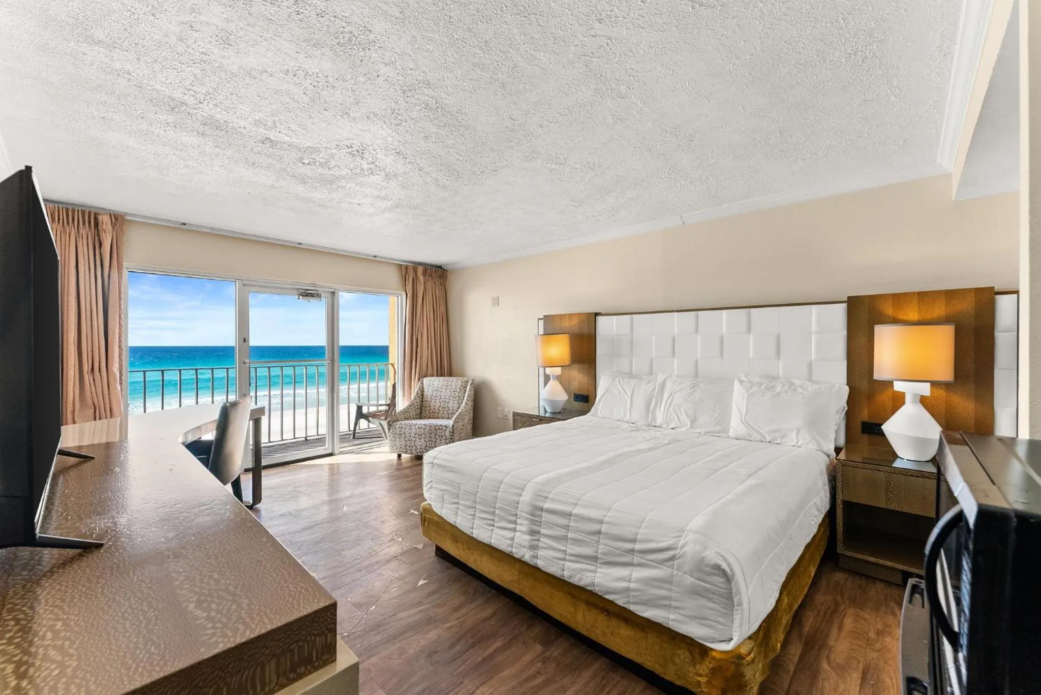 Living room, Bed in Seahaven Beach Hotel Panama City Beach