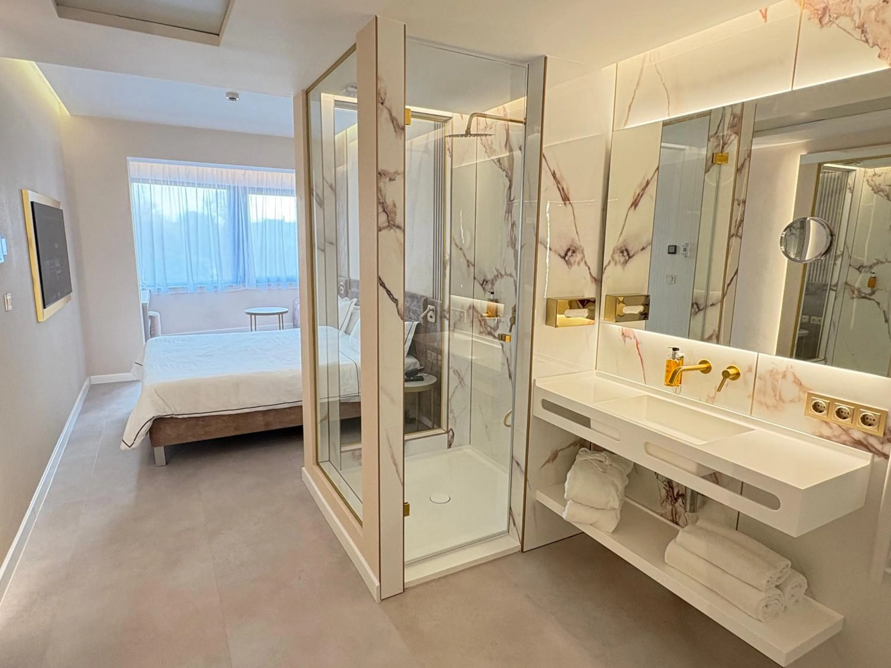 Shower, Bed in Belenus Thermalhotel superior