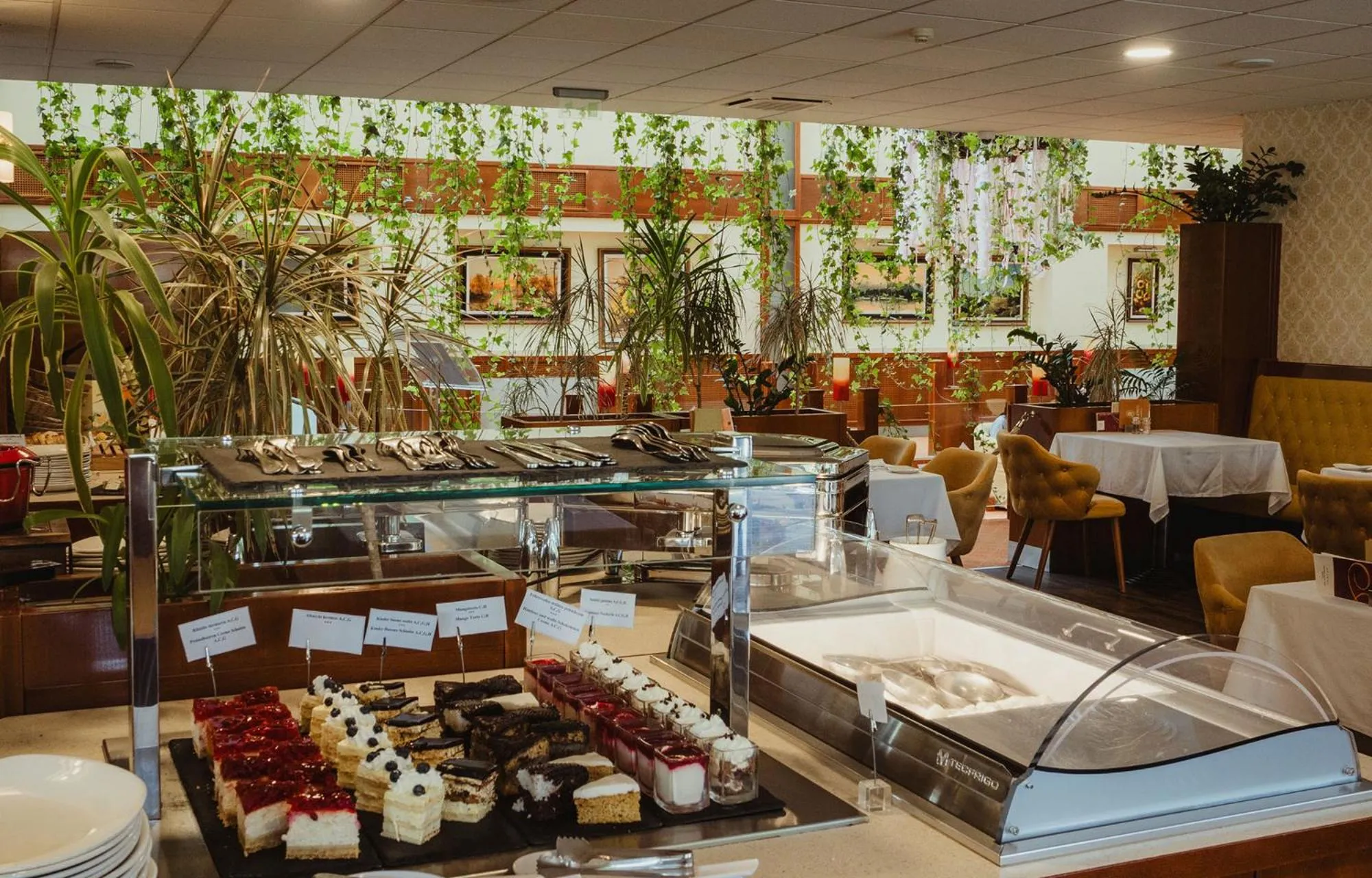 Restaurant/places to eat in Belenus Thermalhotel superior