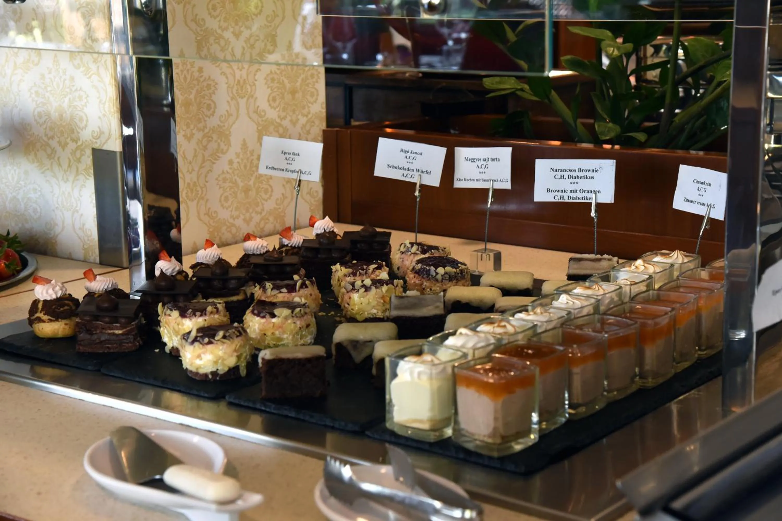 Restaurant/places to eat in Belenus Thermalhotel superior