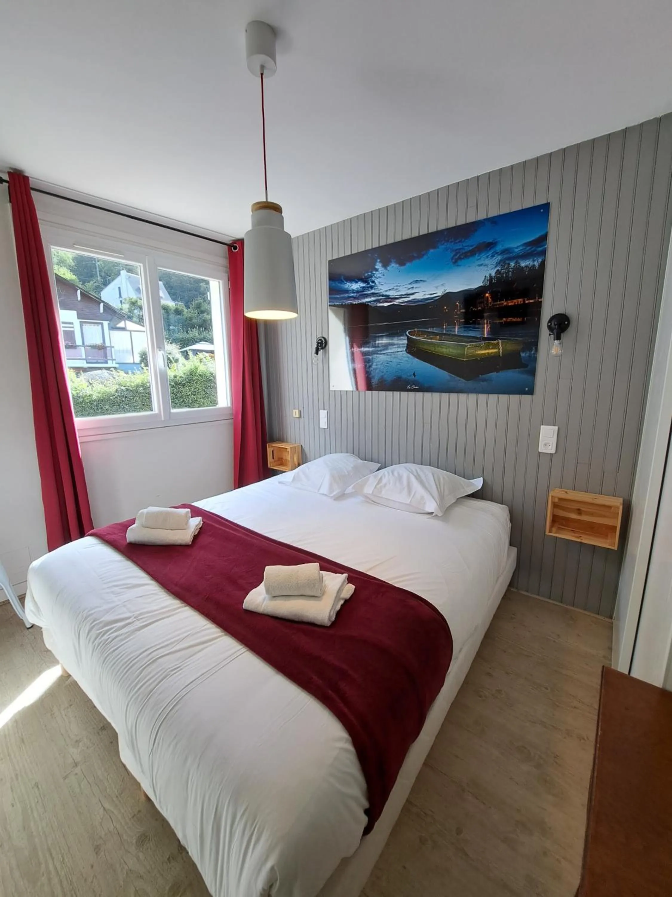 Bed in Hôtel Les Mouflons