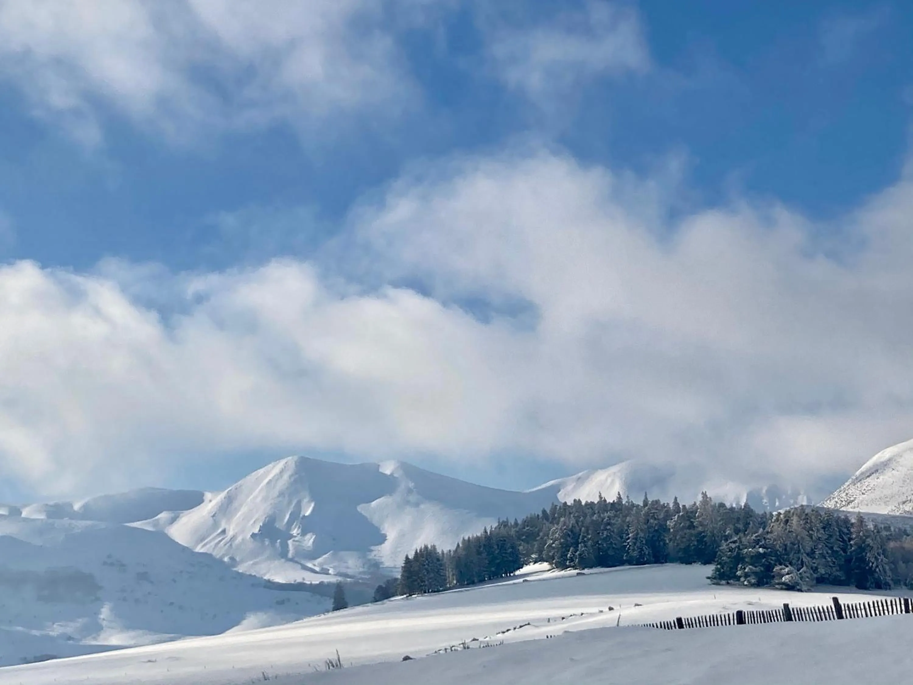 Natural landscape in Hôtel Les Mouflons
