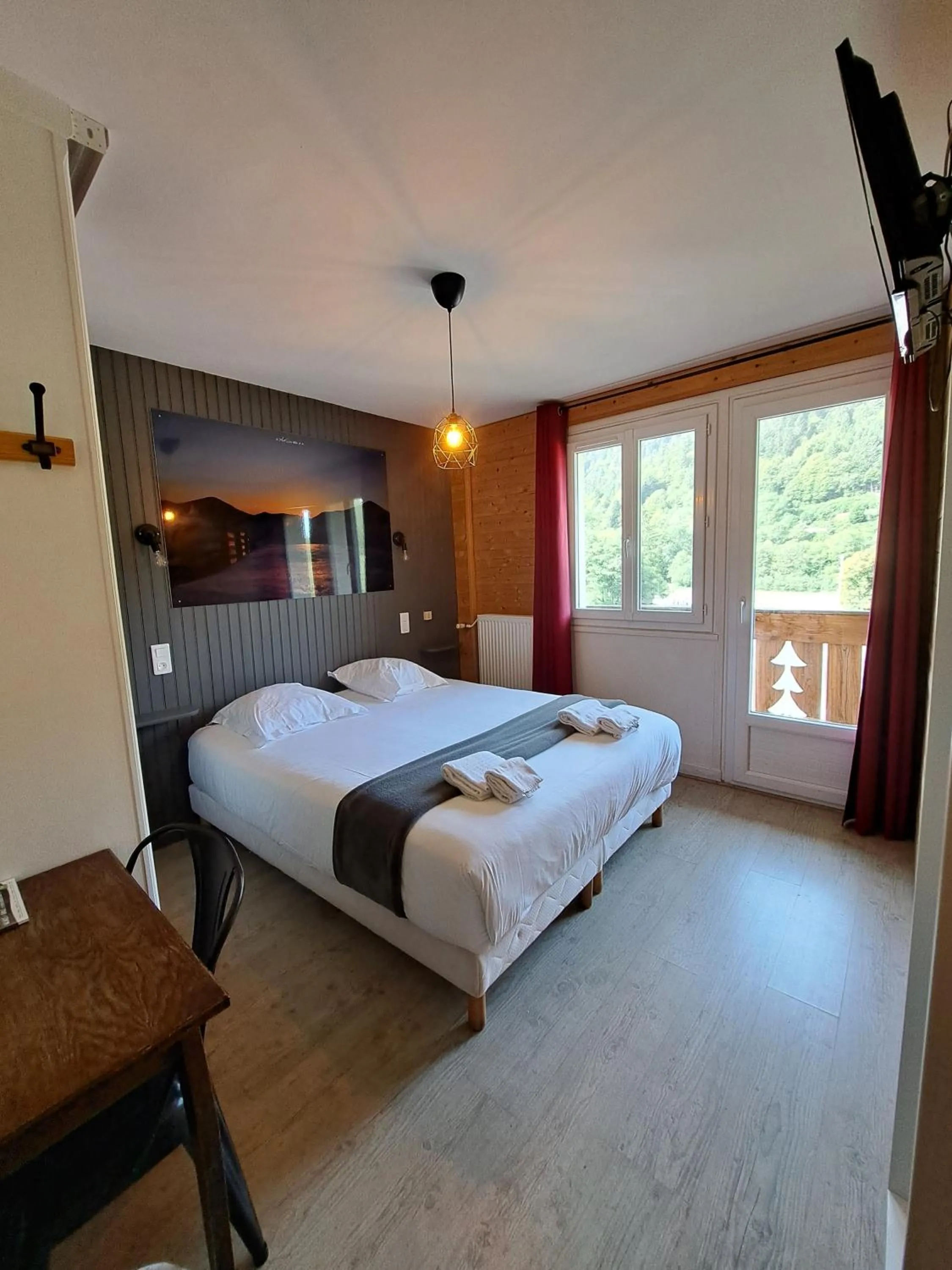 Bed in Hôtel Les Mouflons