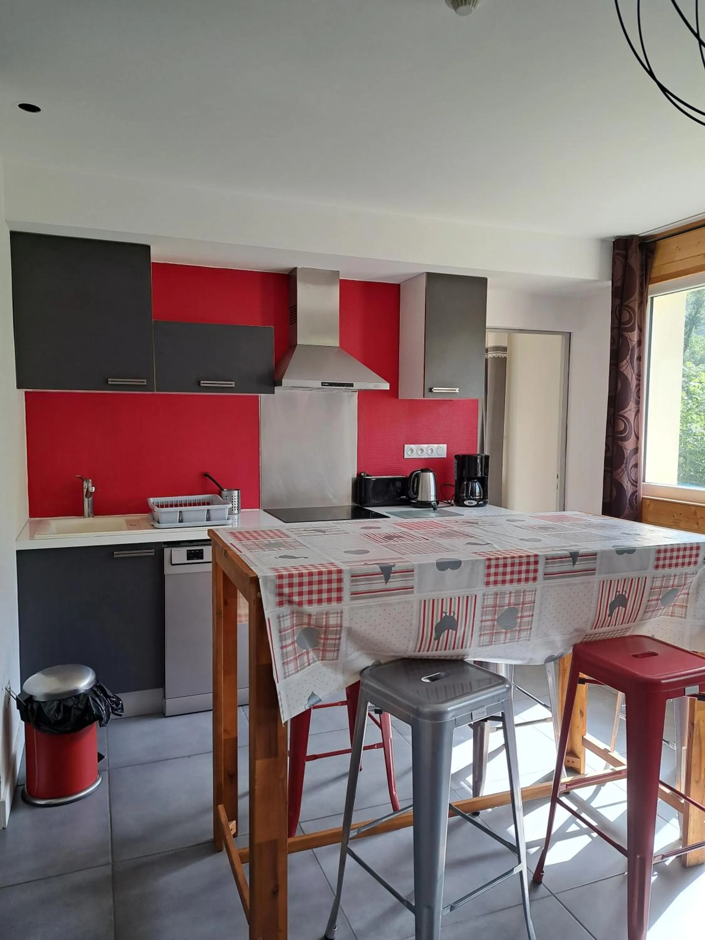 Kitchen or kitchenette in Hôtel Les Mouflons