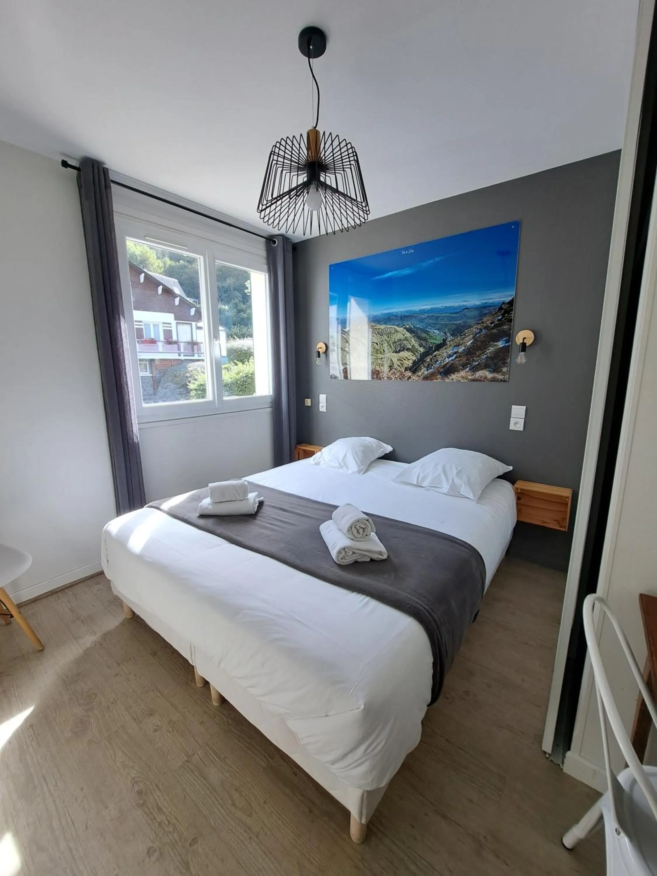 Bed in Hôtel Les Mouflons