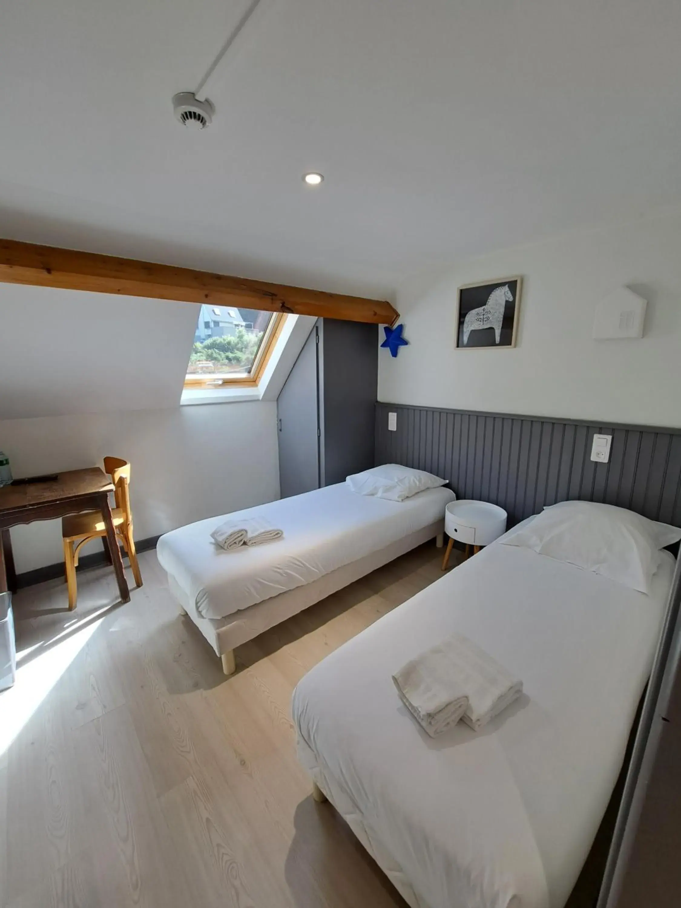 Quadruple Room in Hôtel Les Mouflons Quadruple Room in Hôtel Les Mouflons