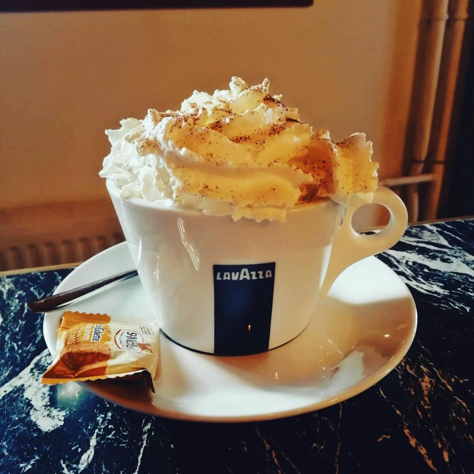 Food and drinks in Hôtel Les Mouflons