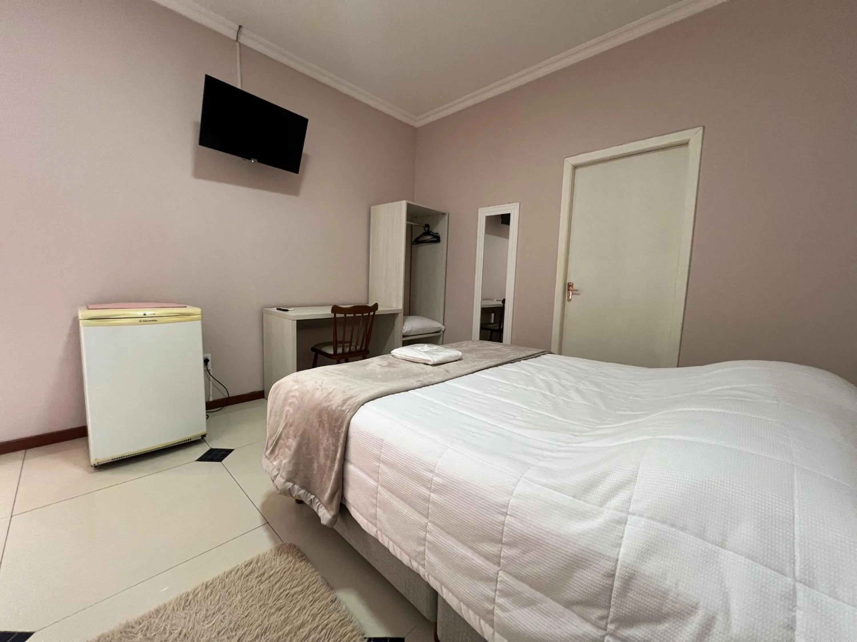 Photo of the whole room, Bed in Hotel Villa Souza Ltda