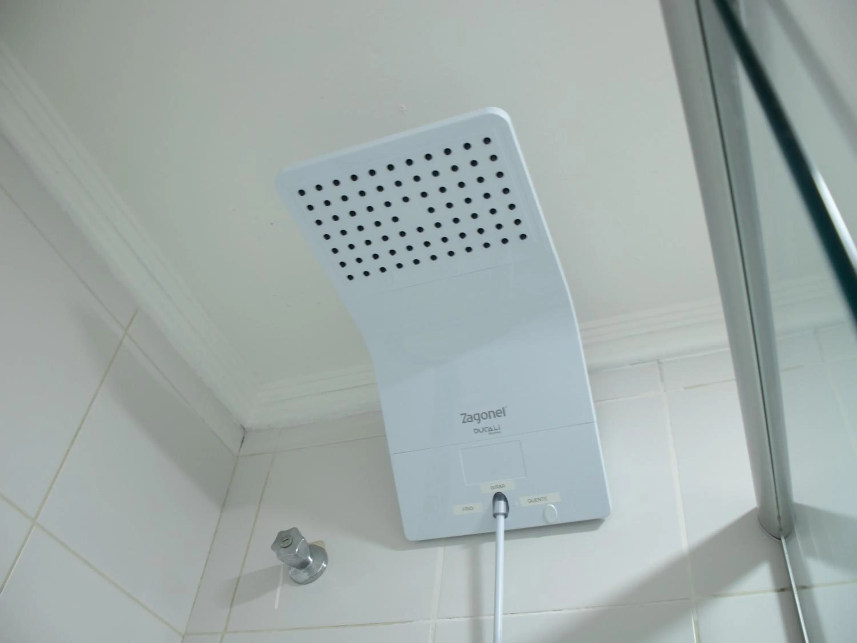 Shower in Hotel Villa Souza Ltda