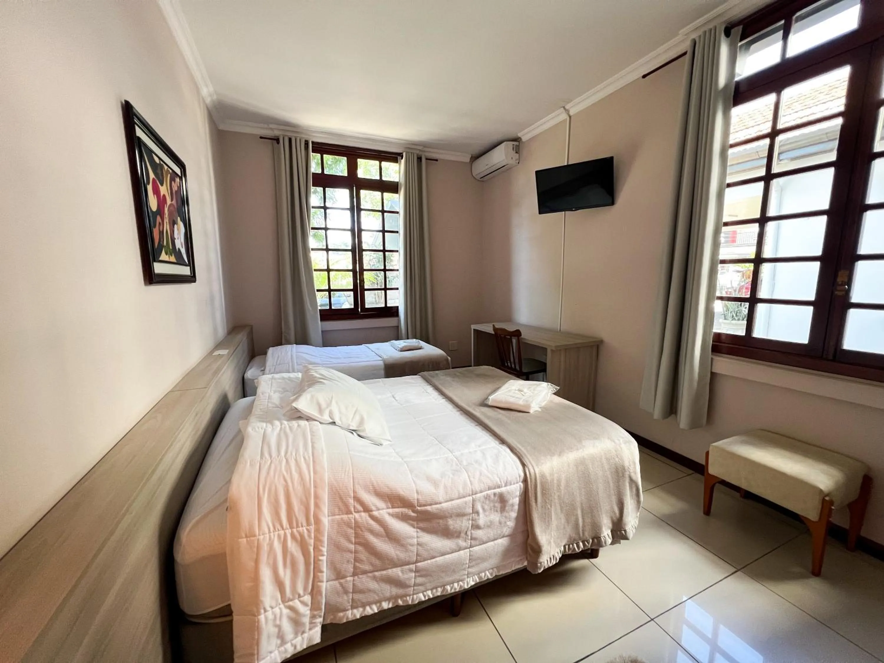 Photo of the whole room, Bed in Hotel Villa Souza Ltda