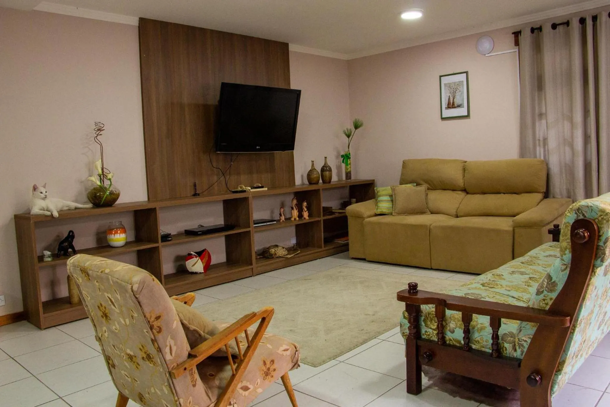 Communal lounge/ TV room in Hotel Villa Souza Ltda