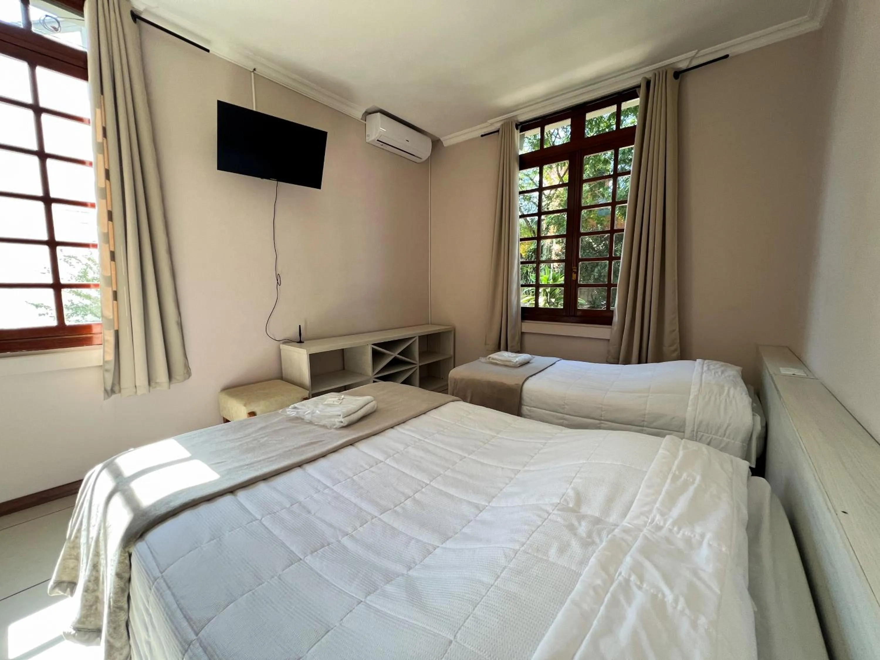 Photo of the whole room, Bed in Hotel Villa Souza Ltda