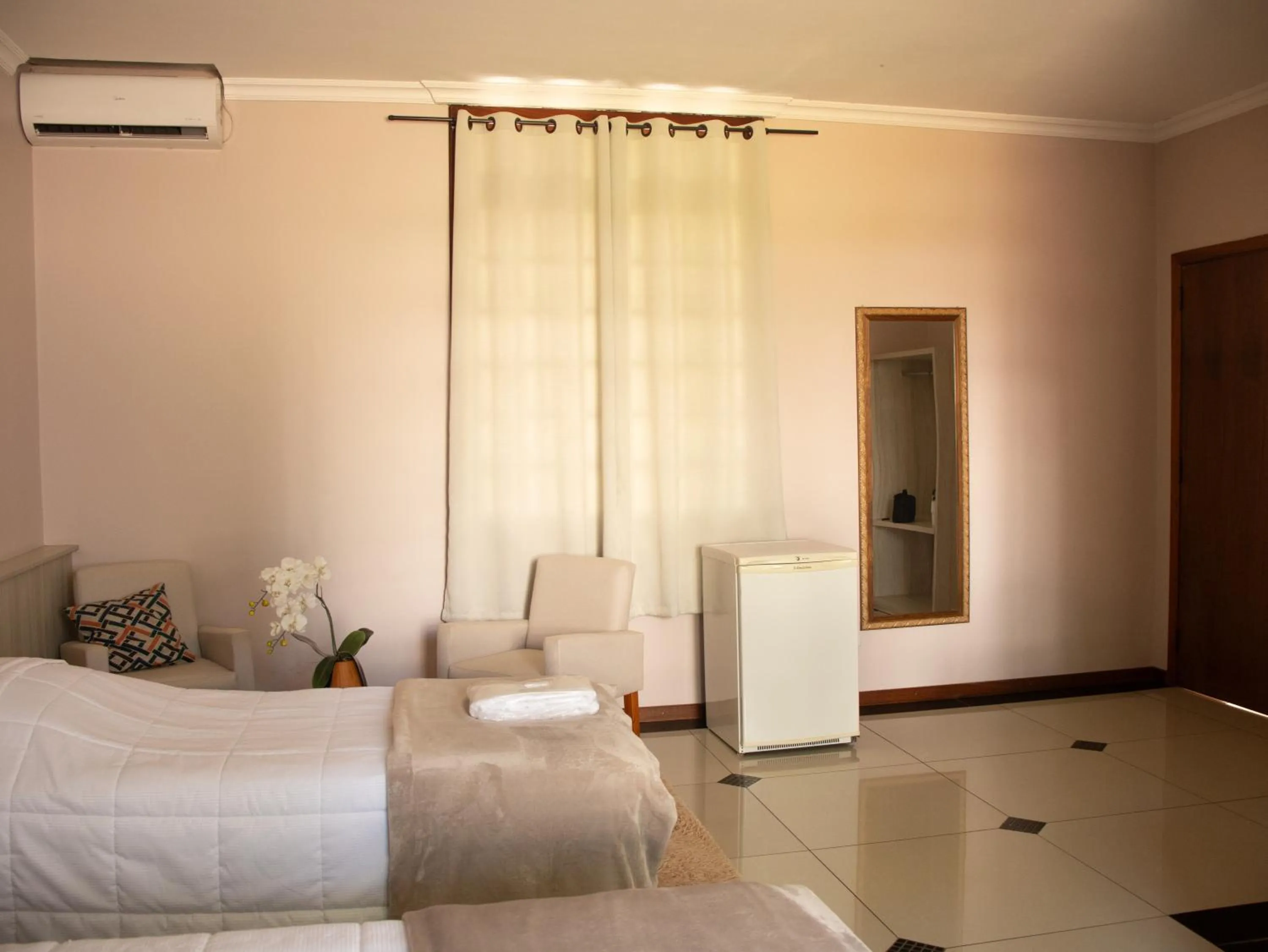 Photo of the whole room, Bed in Hotel Villa Souza Ltda