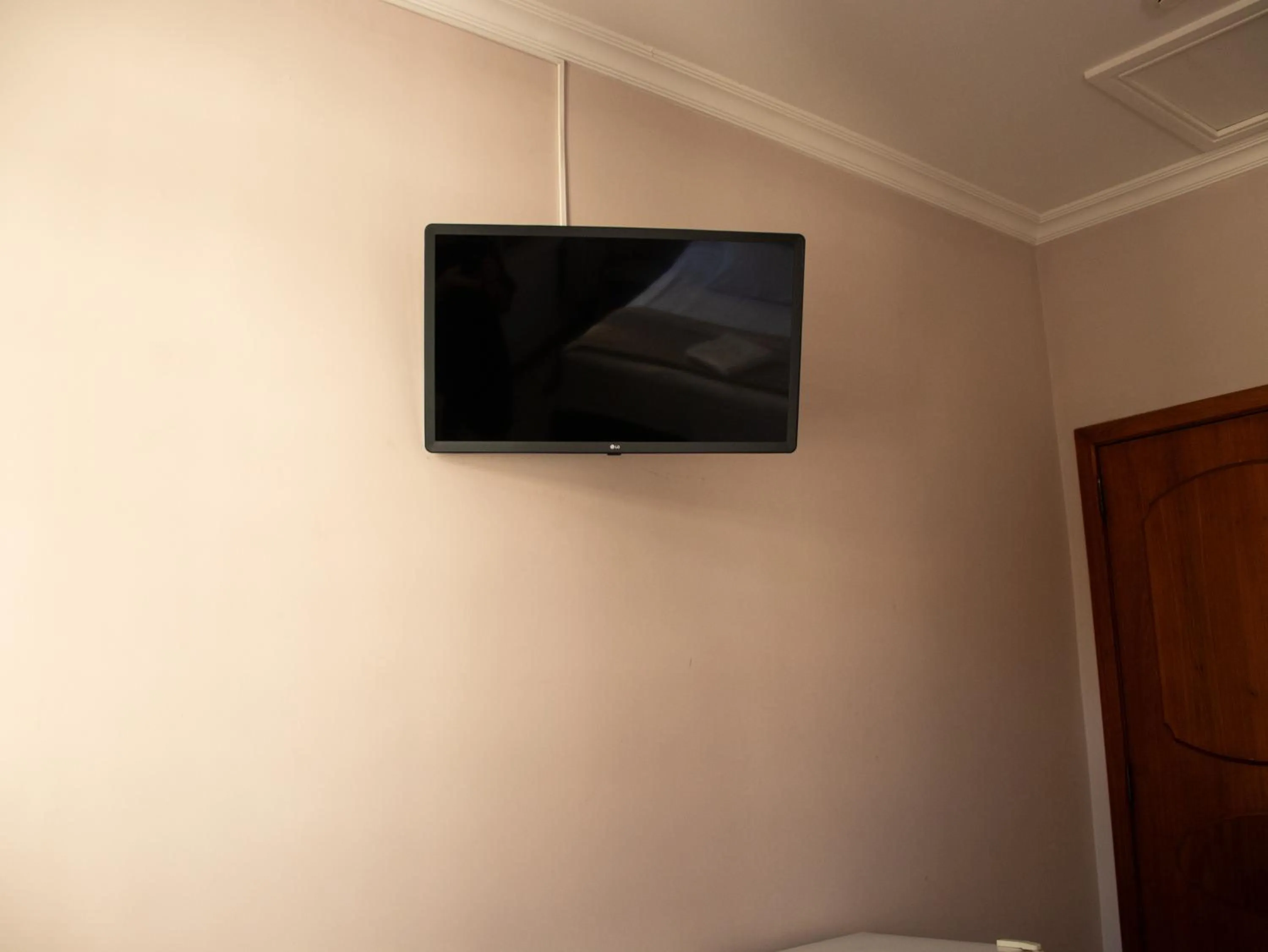 TV and multimedia in Hotel Villa Souza Ltda