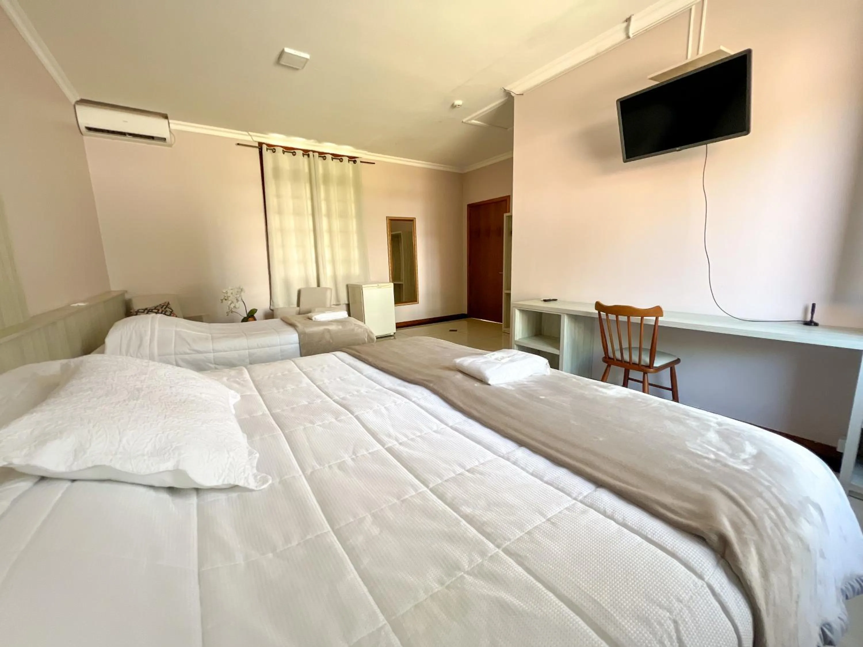TV and multimedia, Bed in Hotel Villa Souza Ltda