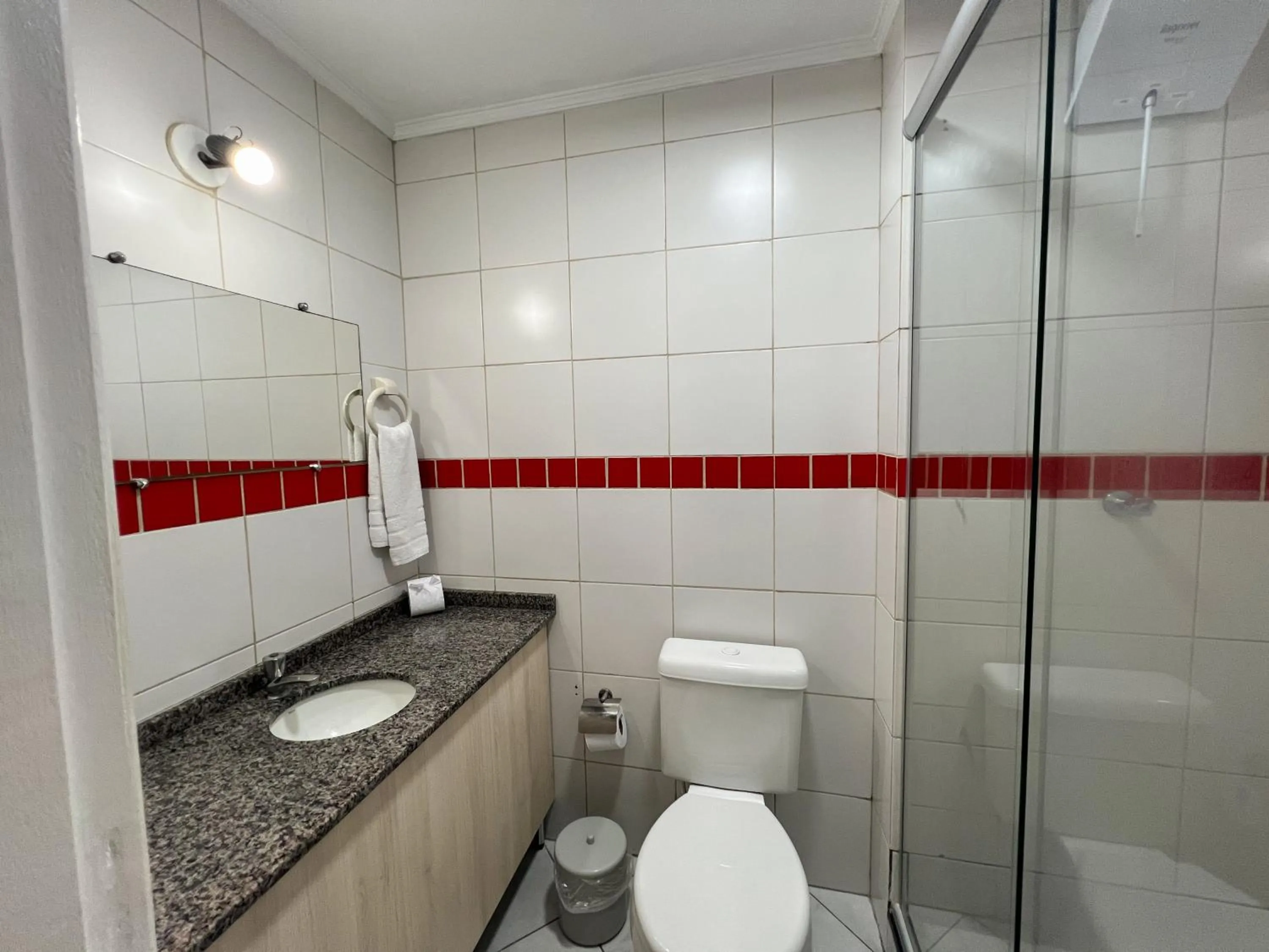 Toilet in Hotel Villa Souza Ltda