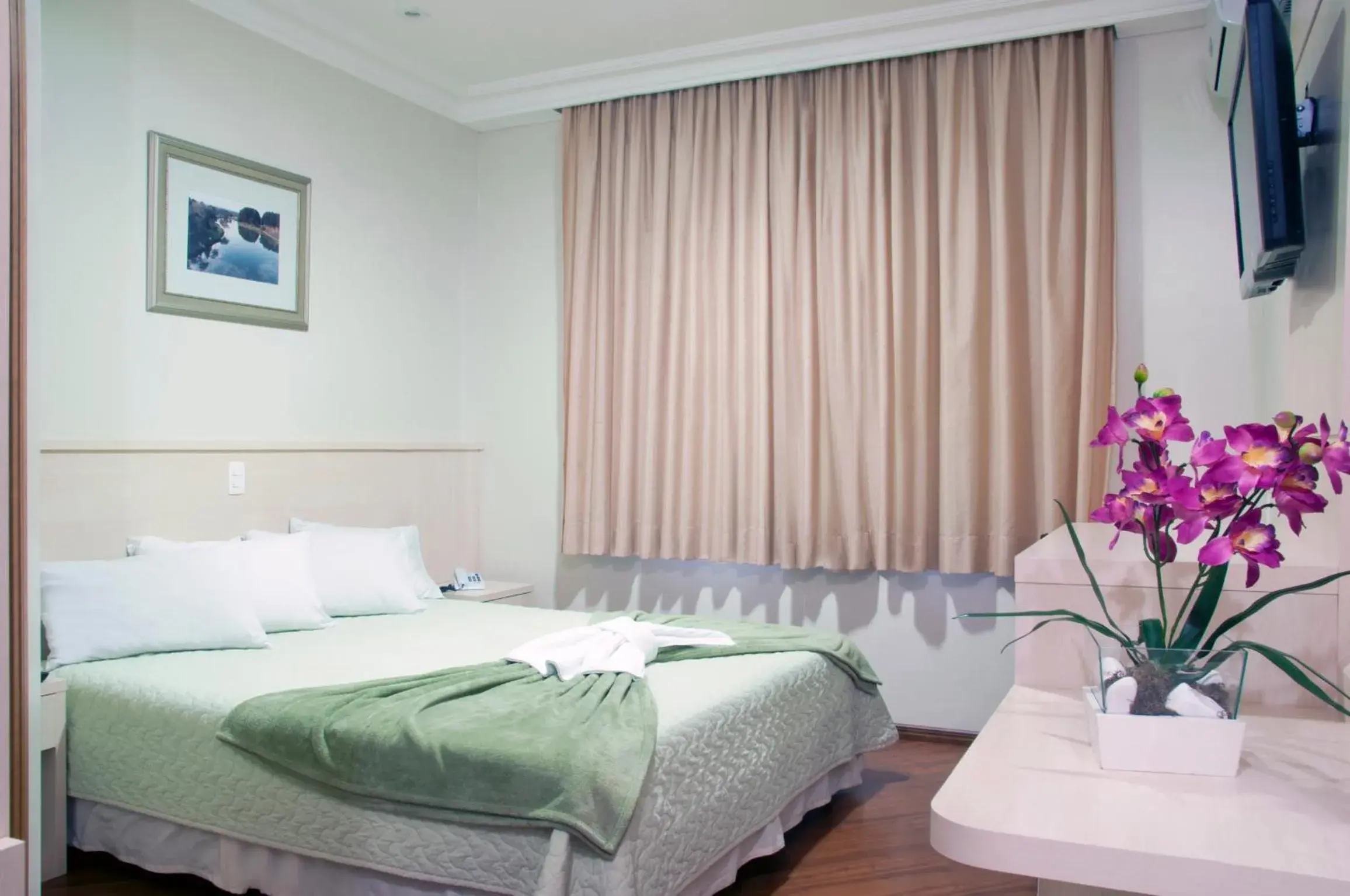 Large Double or Twin Room in Grande Hotel Guarapuava Large Double or Twin Room in Grande Hotel Guarapuava