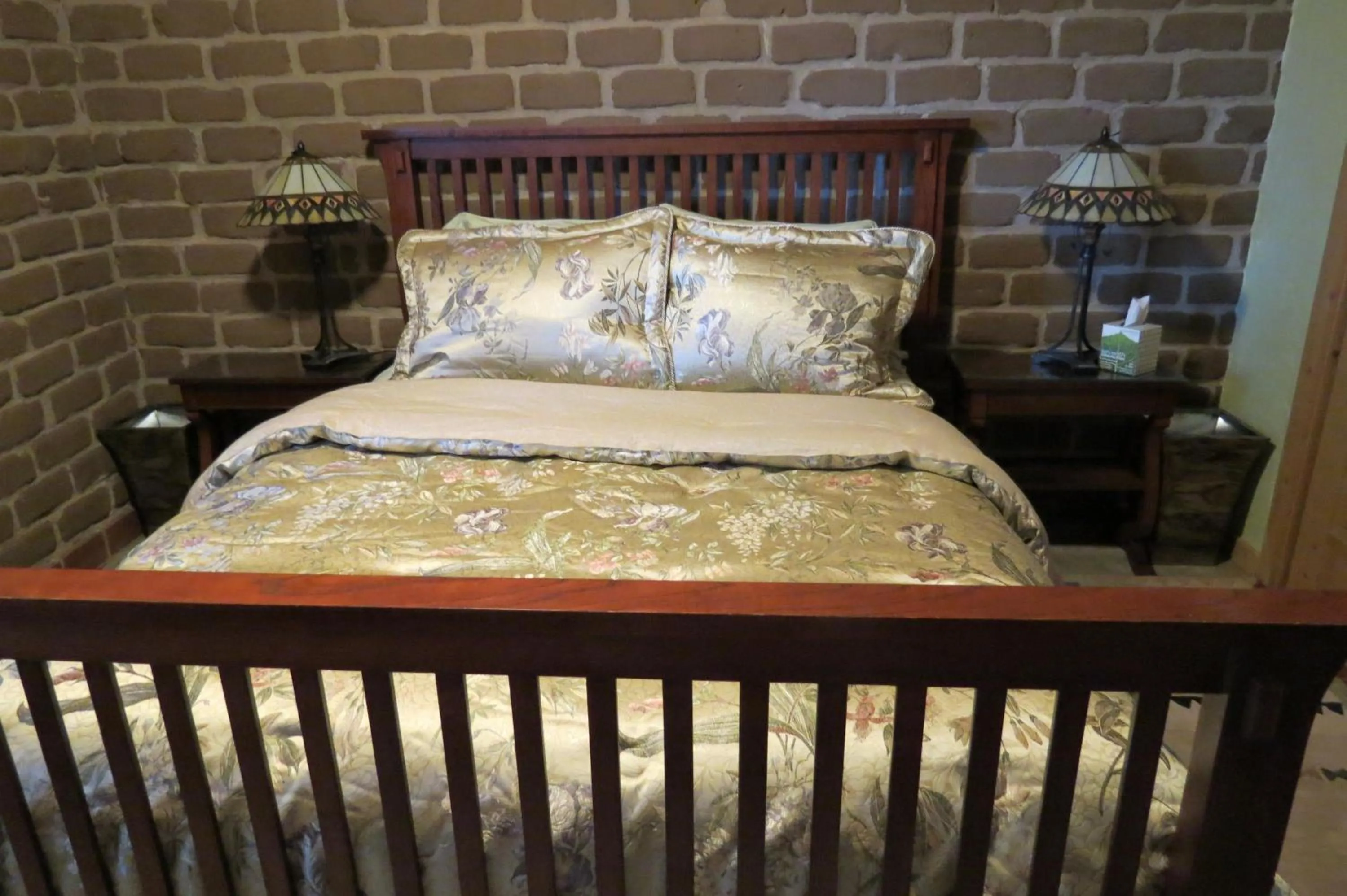 Bed in Silver River Adobe Inn Bed and Breakfast