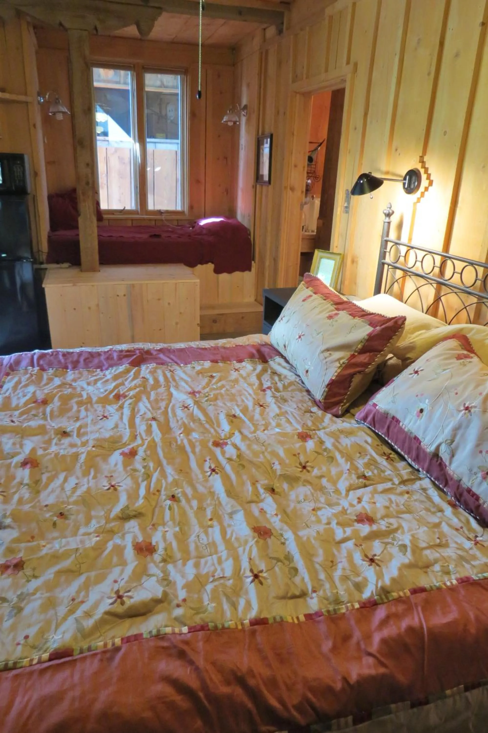 Bed in Silver River Adobe Inn Bed and Breakfast