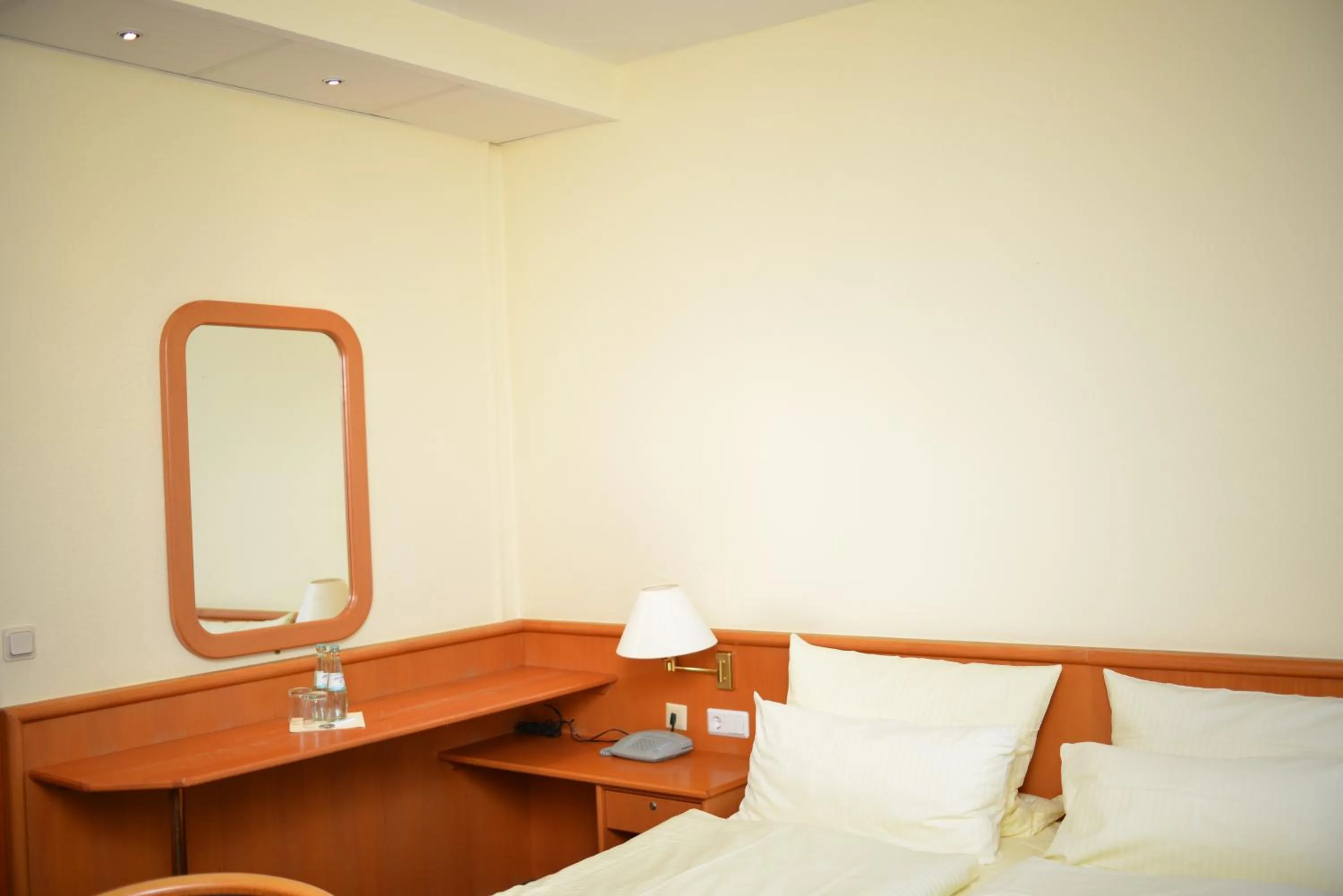 Street view, Bed in Hotel Zur Stadt Cassel