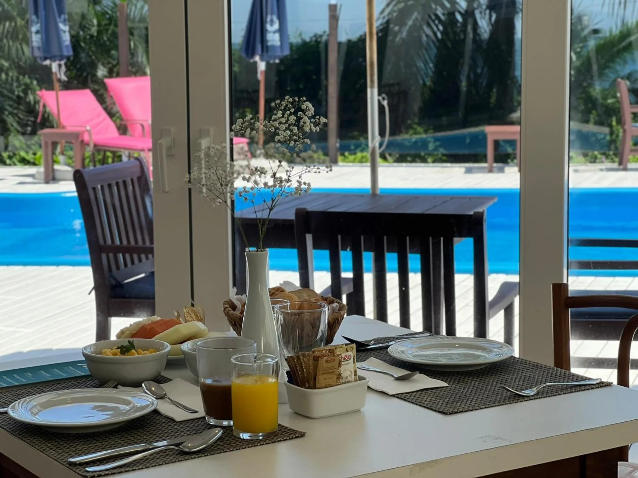 Day in Bombinhas Blue Suítes