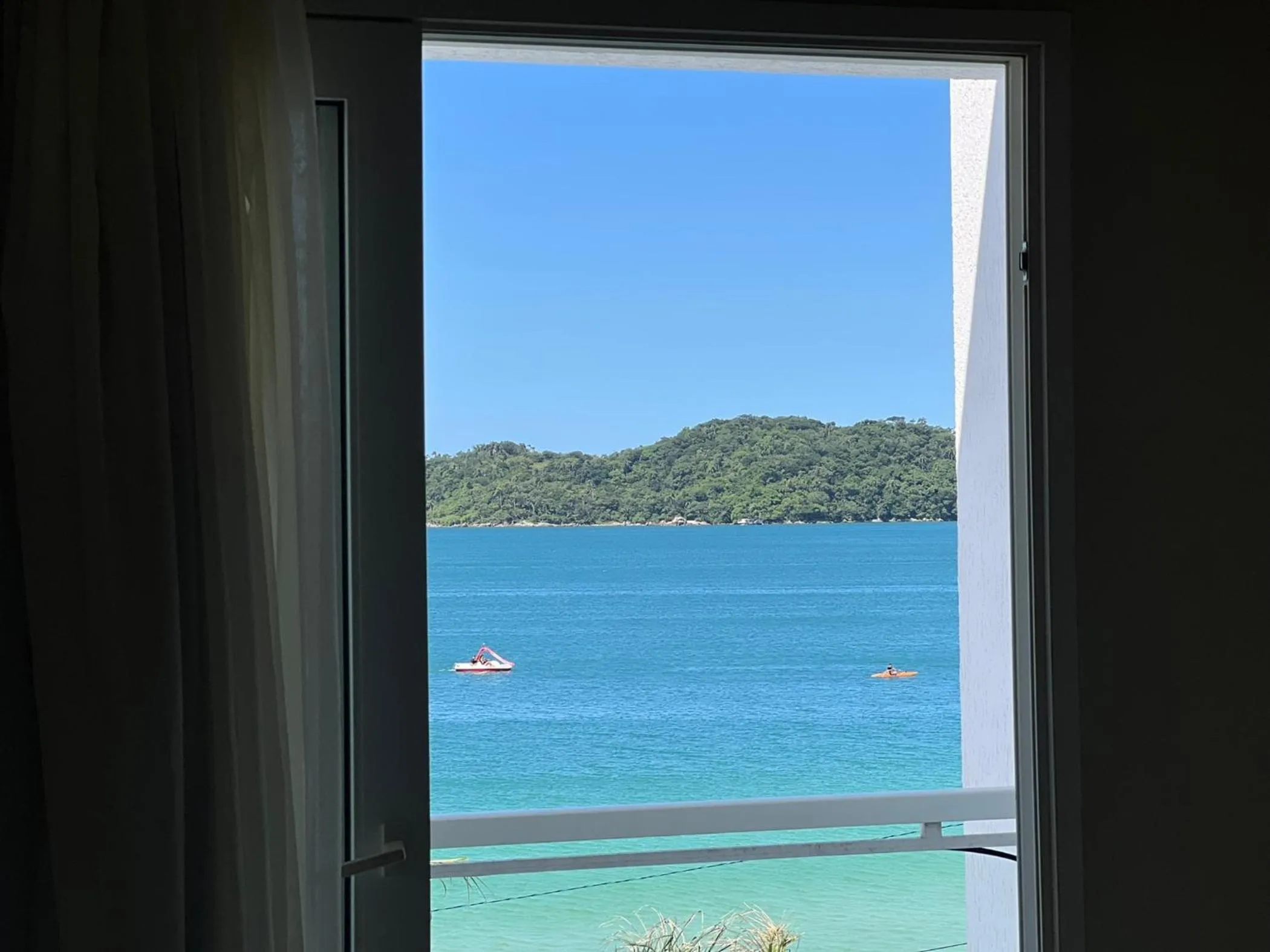 Day in Bombinhas Blue Suítes