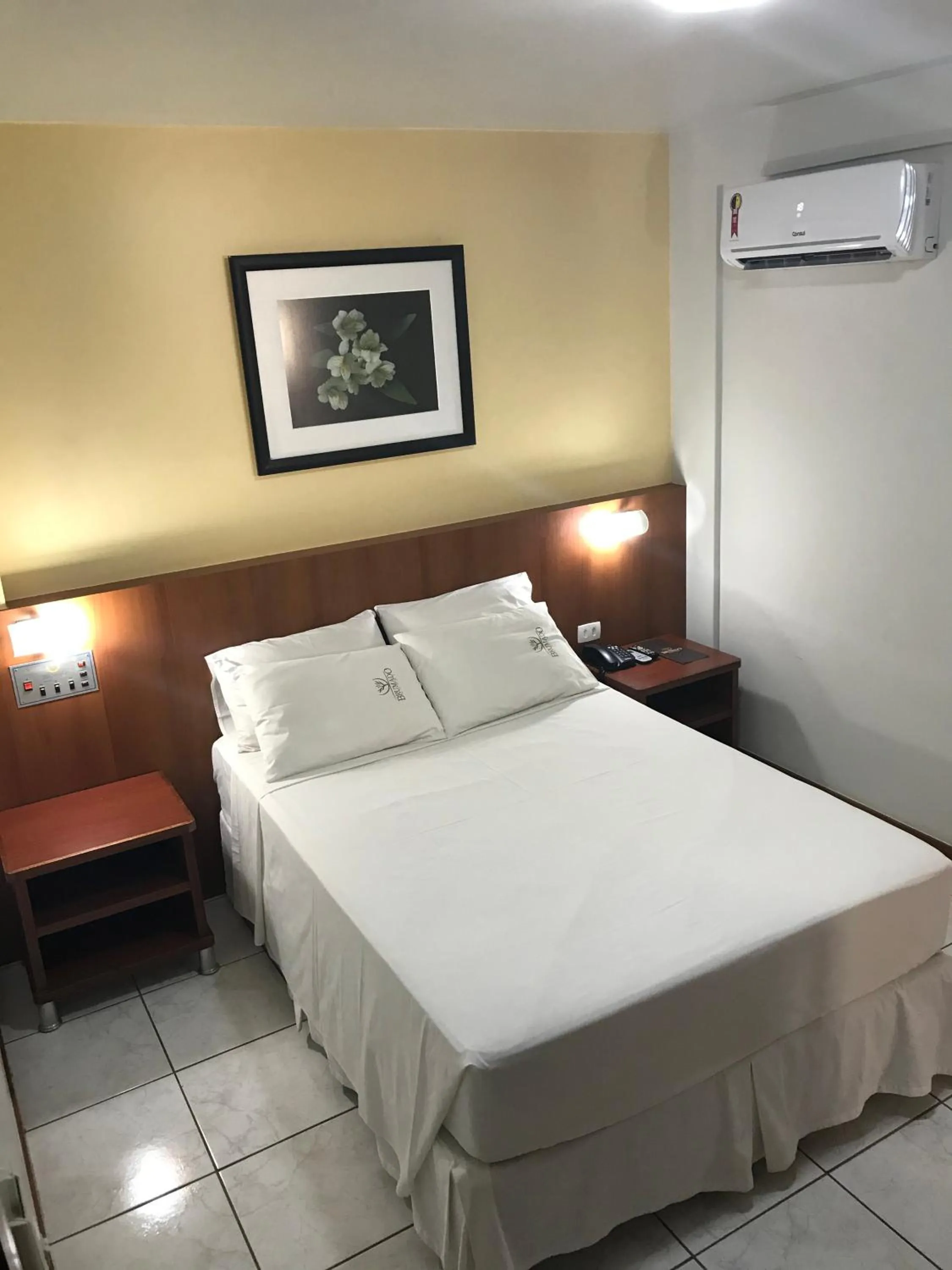 Photo of the whole room, Bed in Brumado Hotel