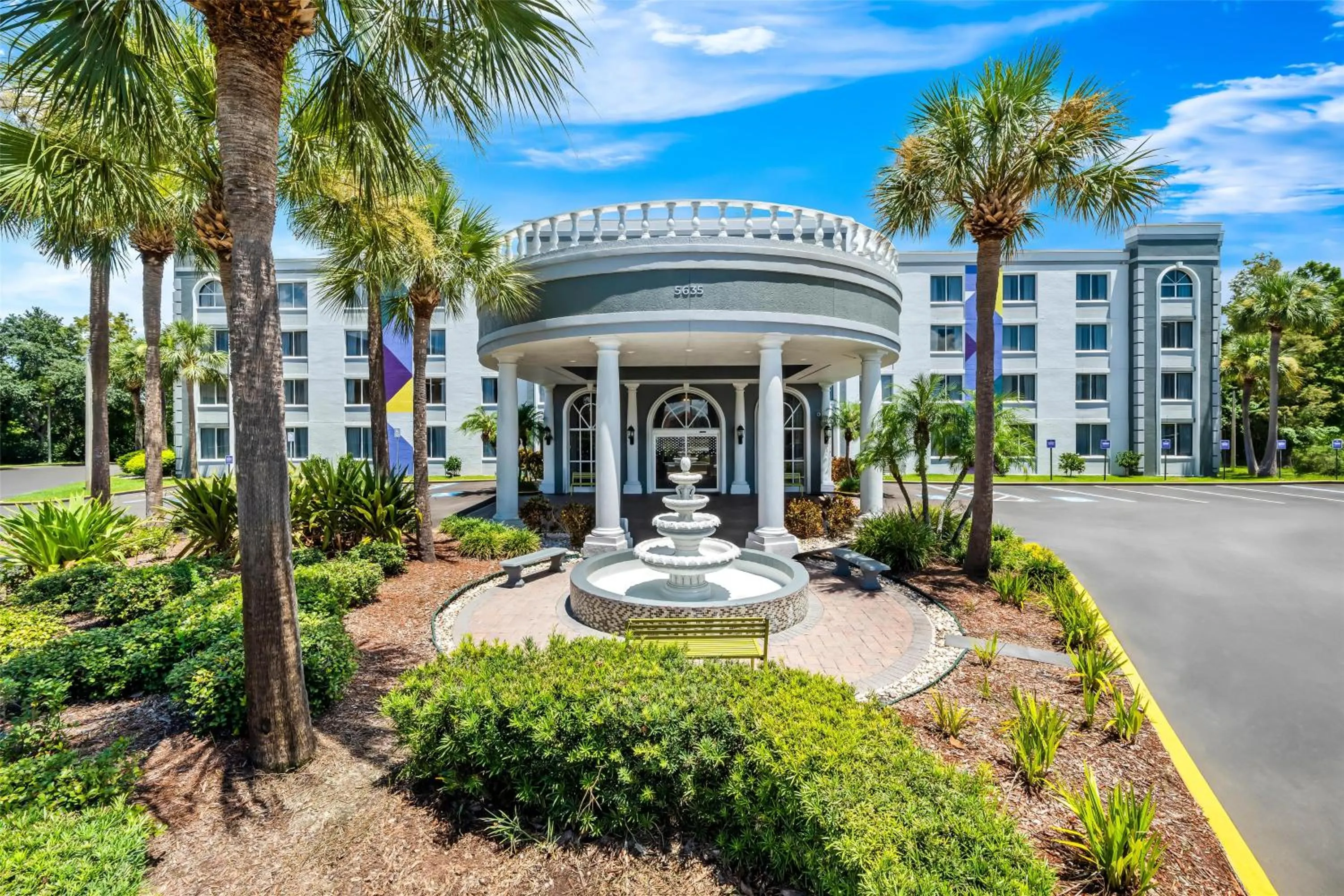 Property building in Spark by Hilton Orlando near Universal