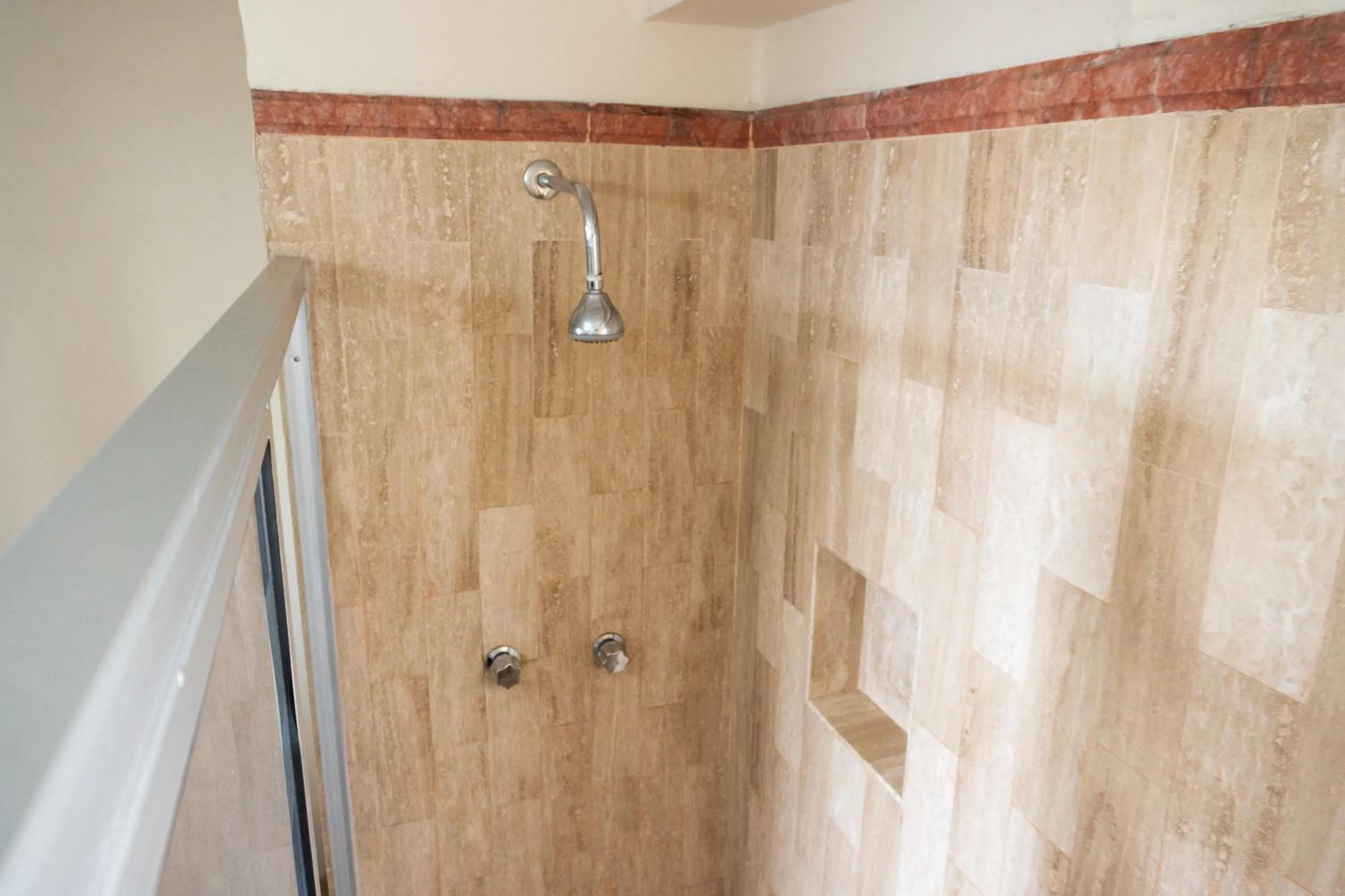 Shower in Hotel America Centro