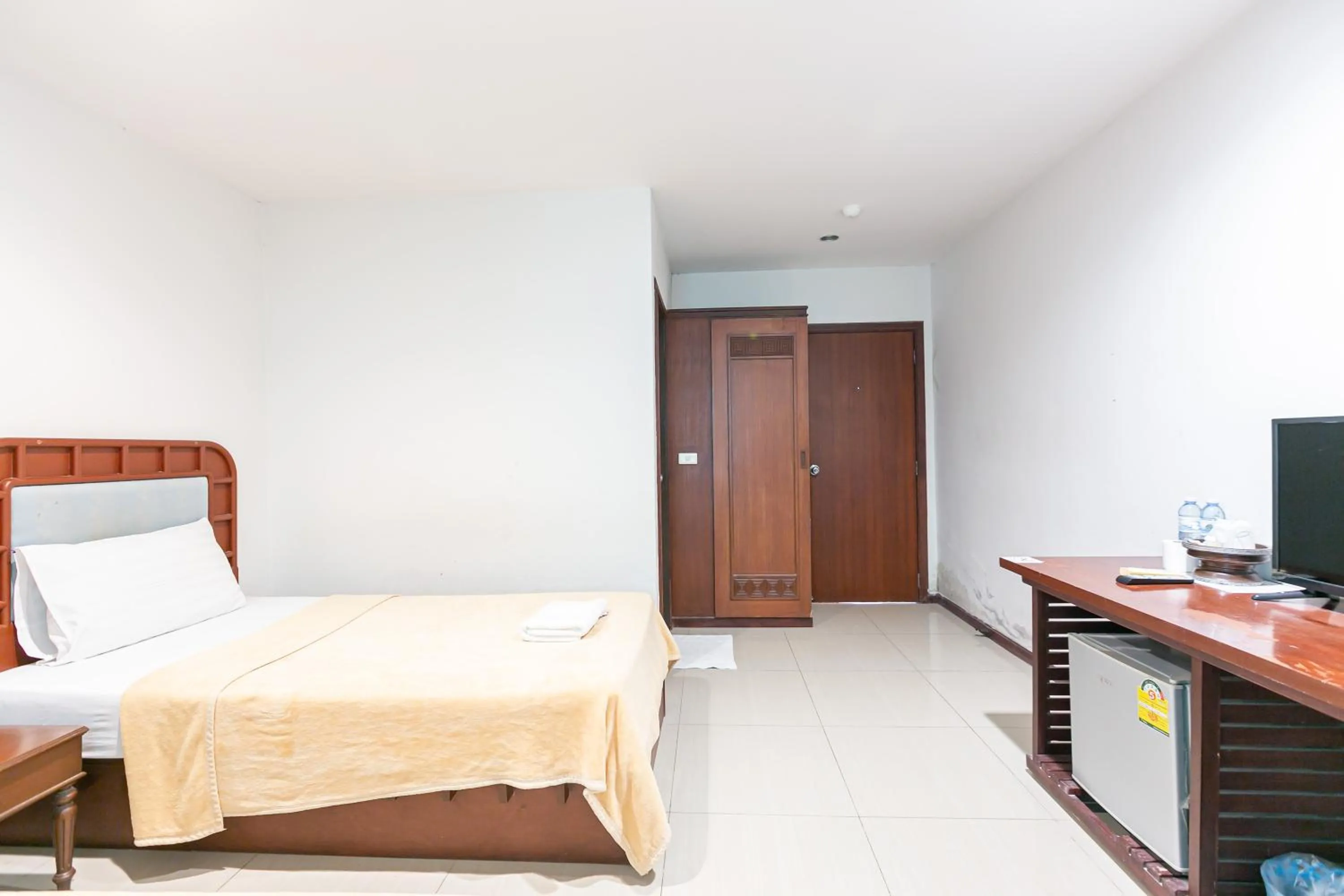 Bed in Deeden Pattaya Resort