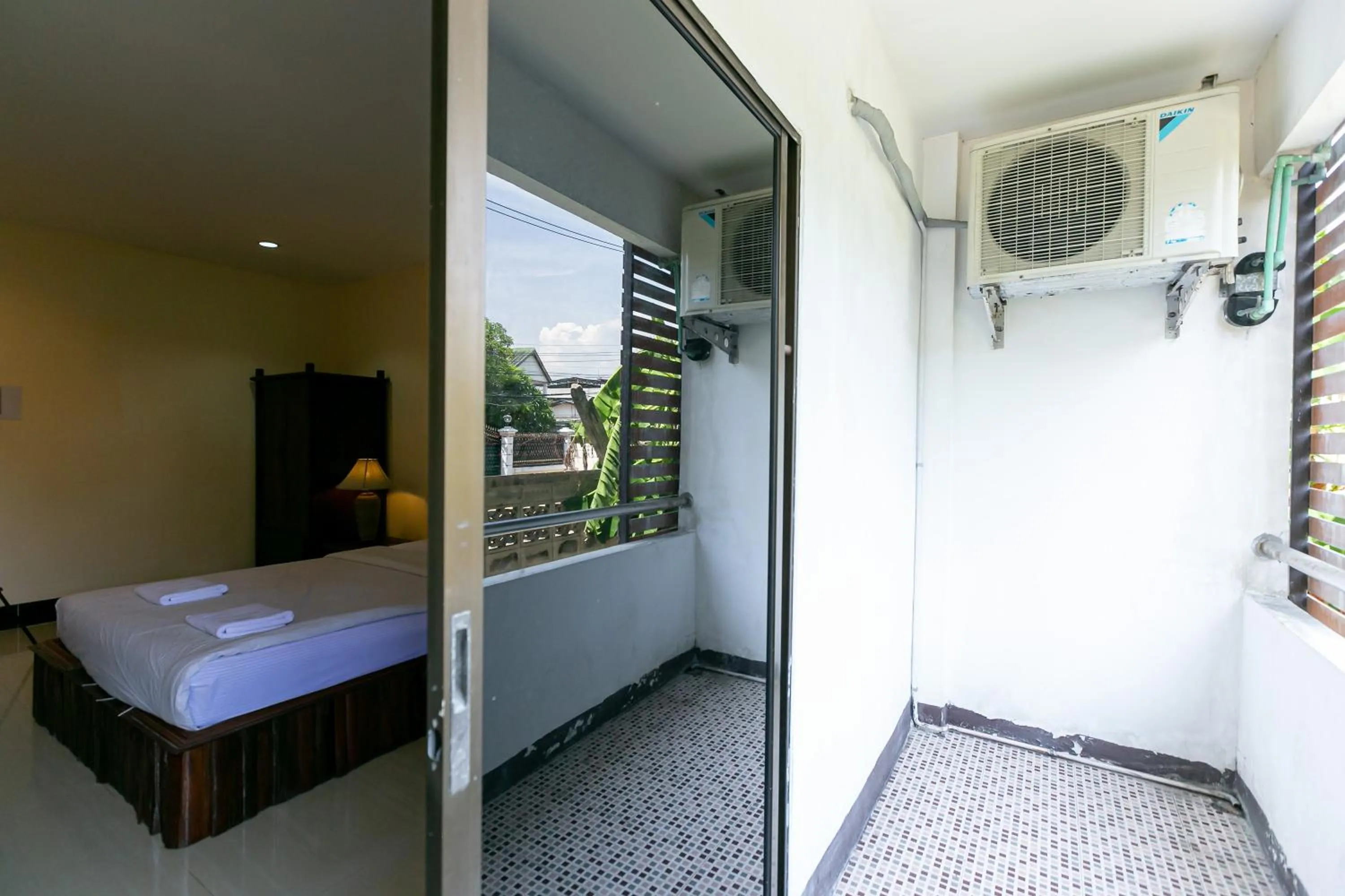 Photo of the whole room, Bed in Deeden Pattaya Resort