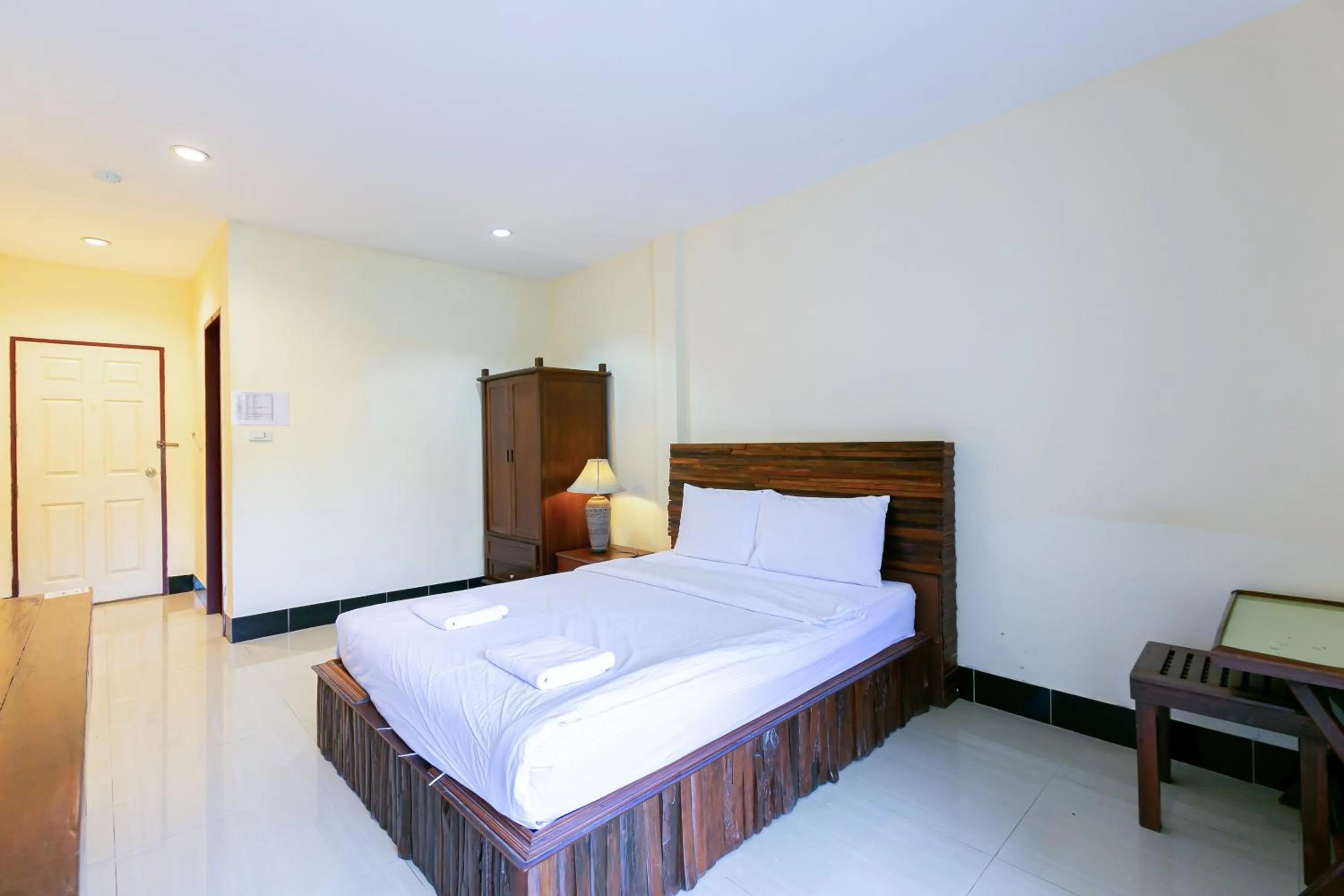 Bed in Deeden Pattaya Resort