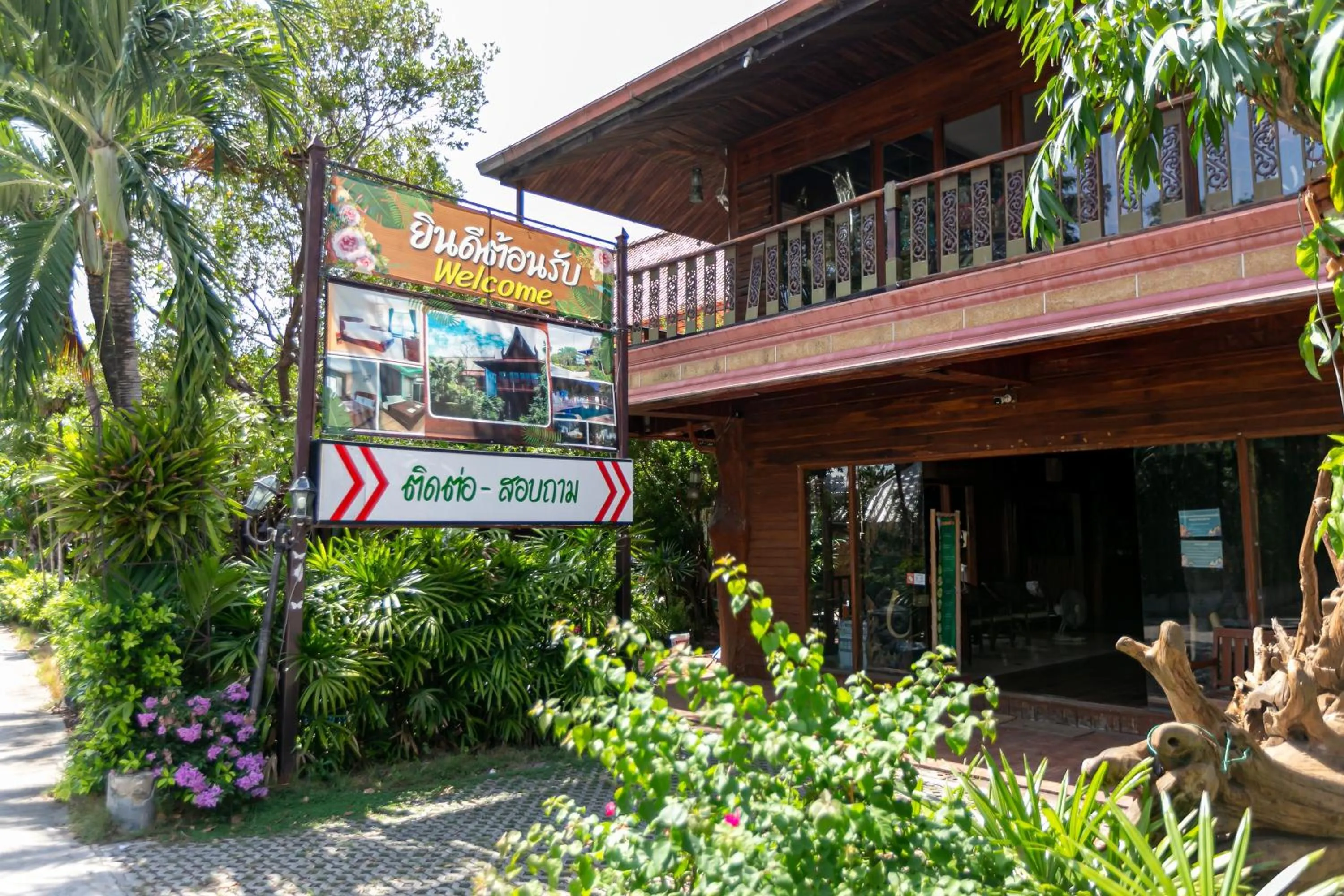 Property building in Deeden Pattaya Resort