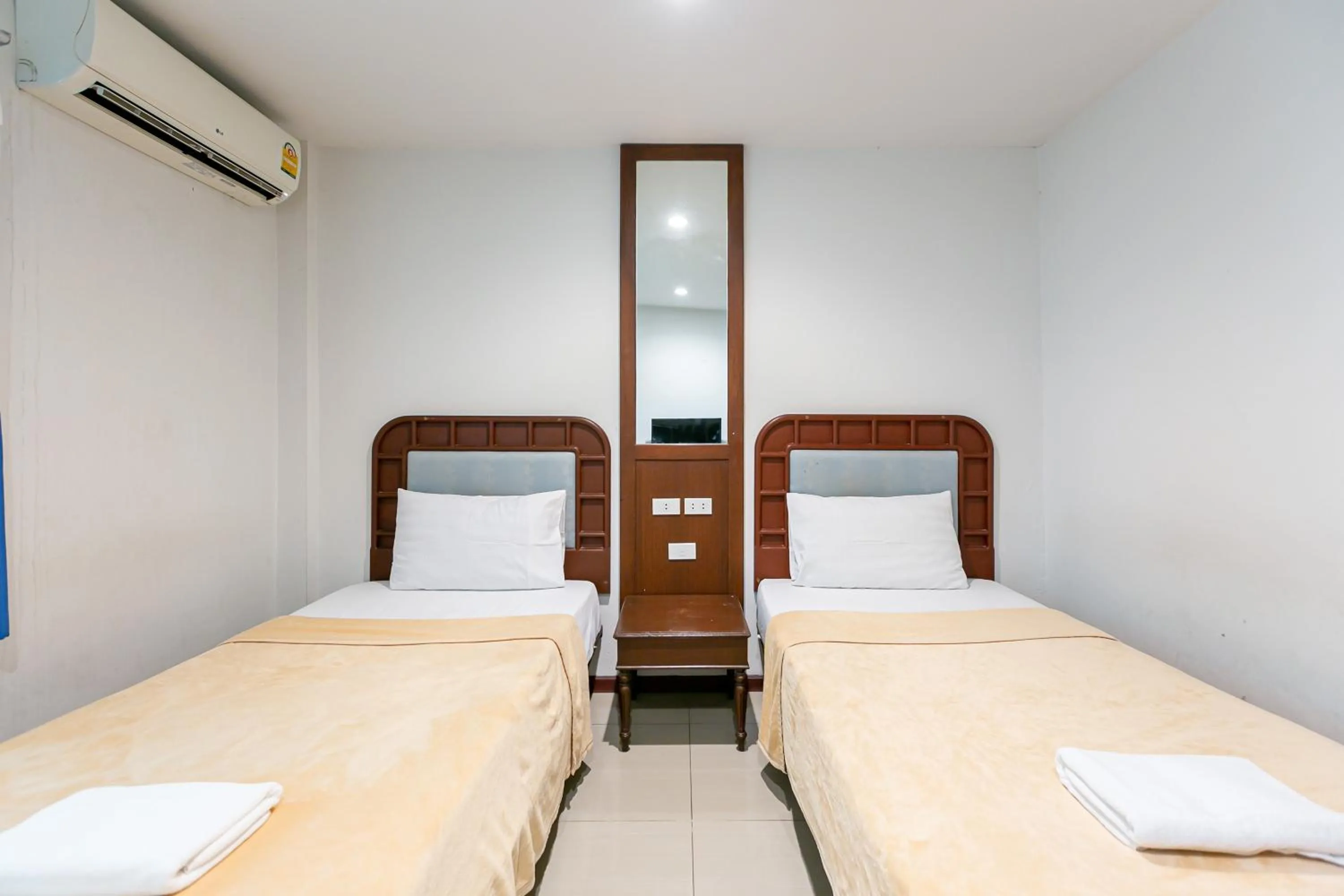 Bed in Deeden Pattaya Resort