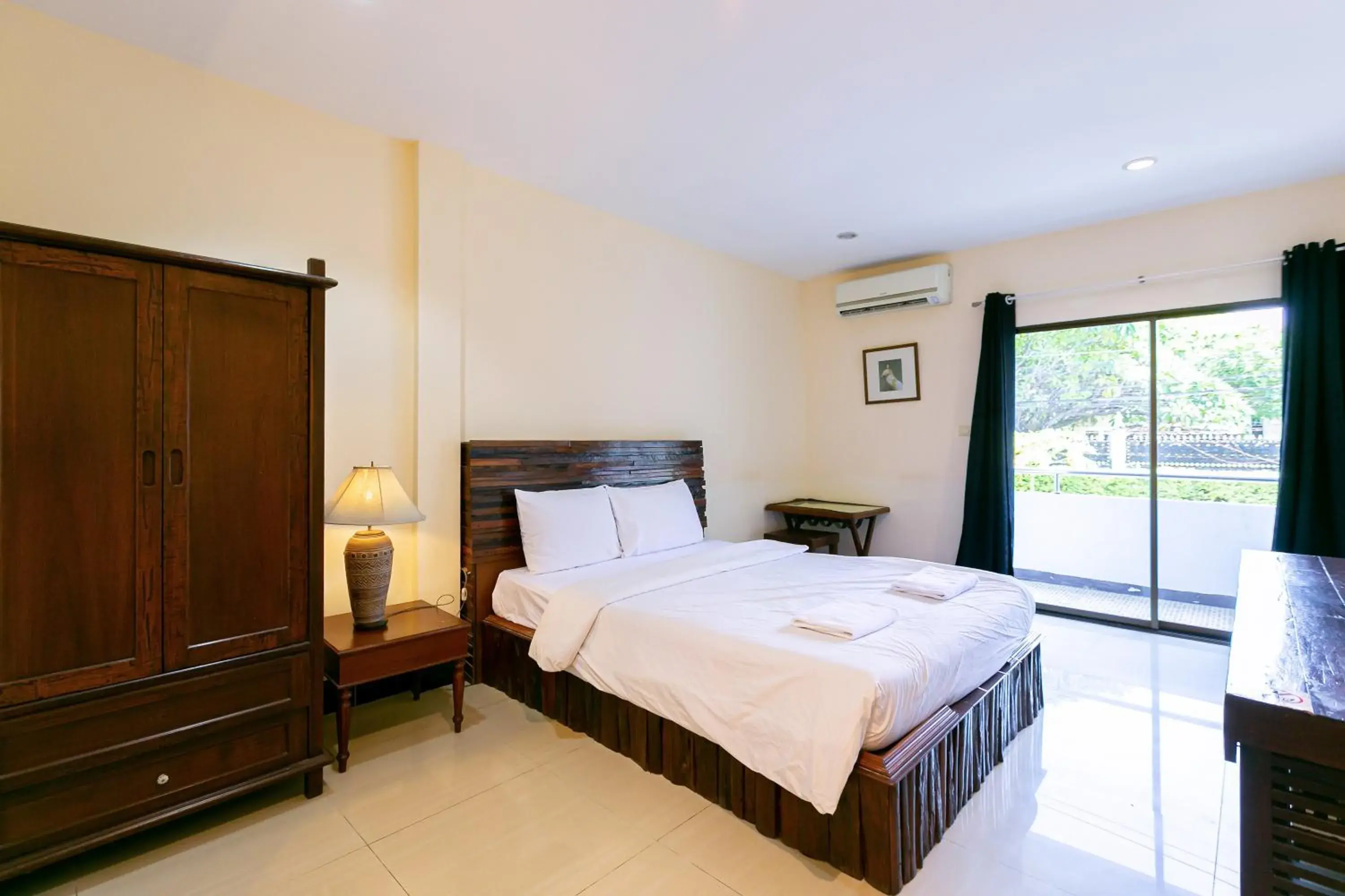 Superior Double Room in Deeden Pattaya Resort Superior Double Room in Deeden Pattaya Resort