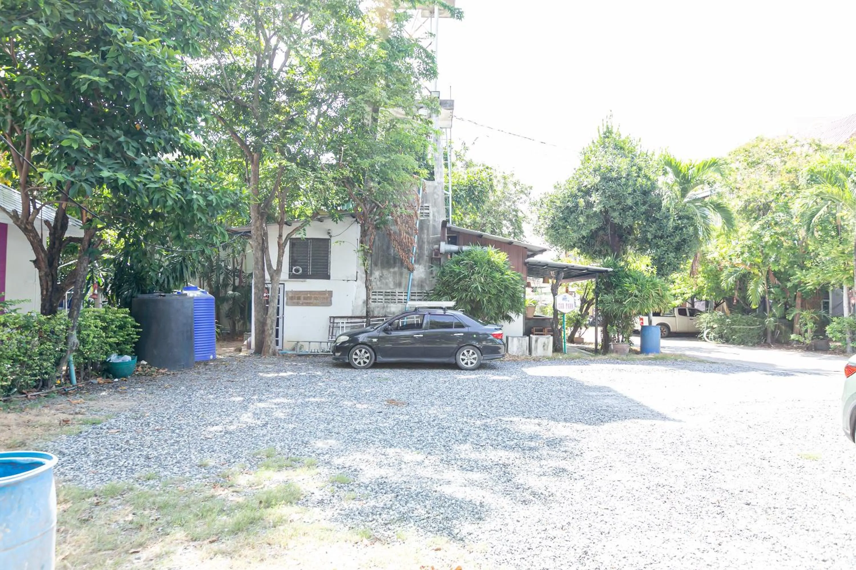 Parking in Deeden Pattaya Resort