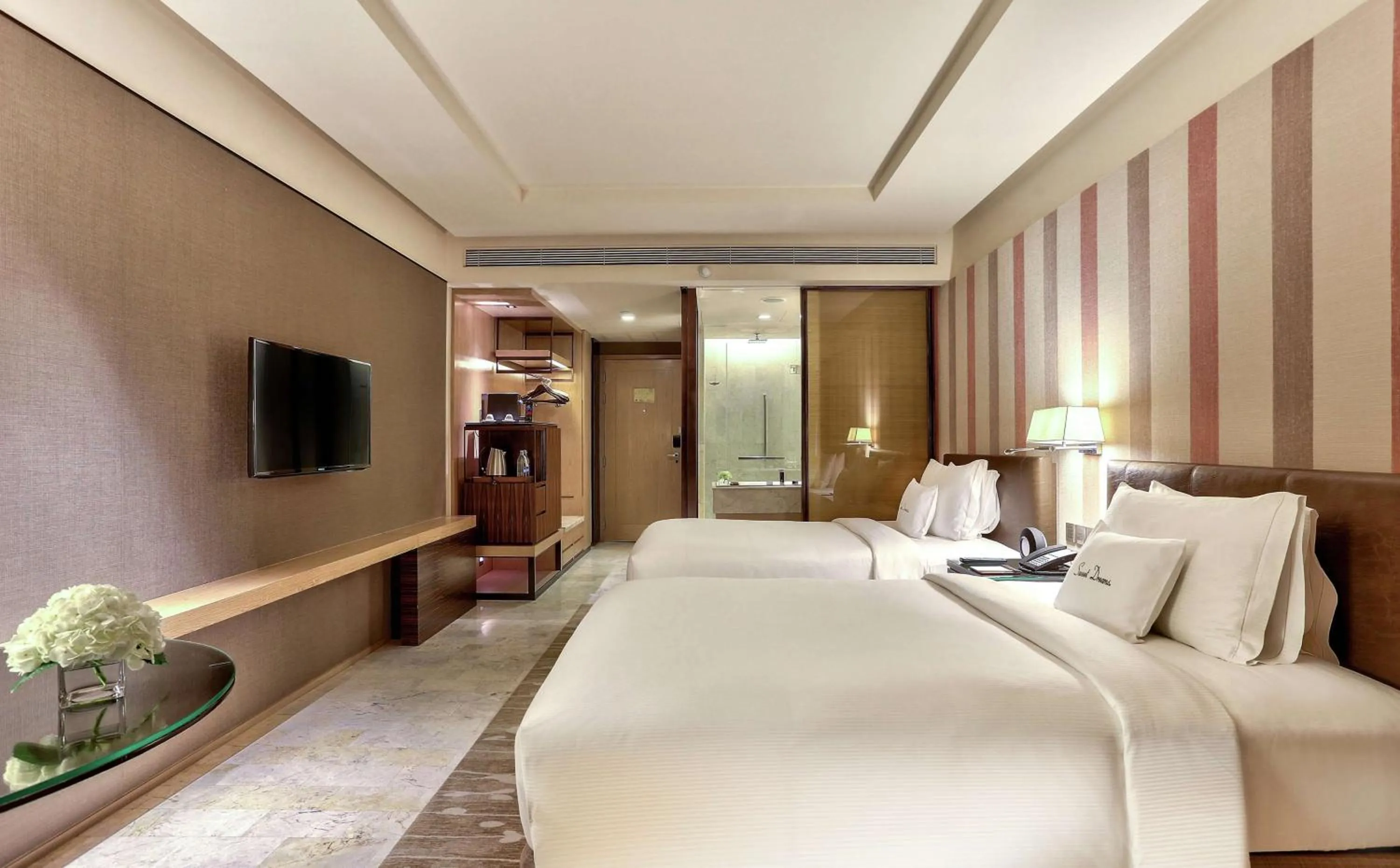 Bedroom, Bed in DoubleTree by Hilton Sukhumvit Bangkok
