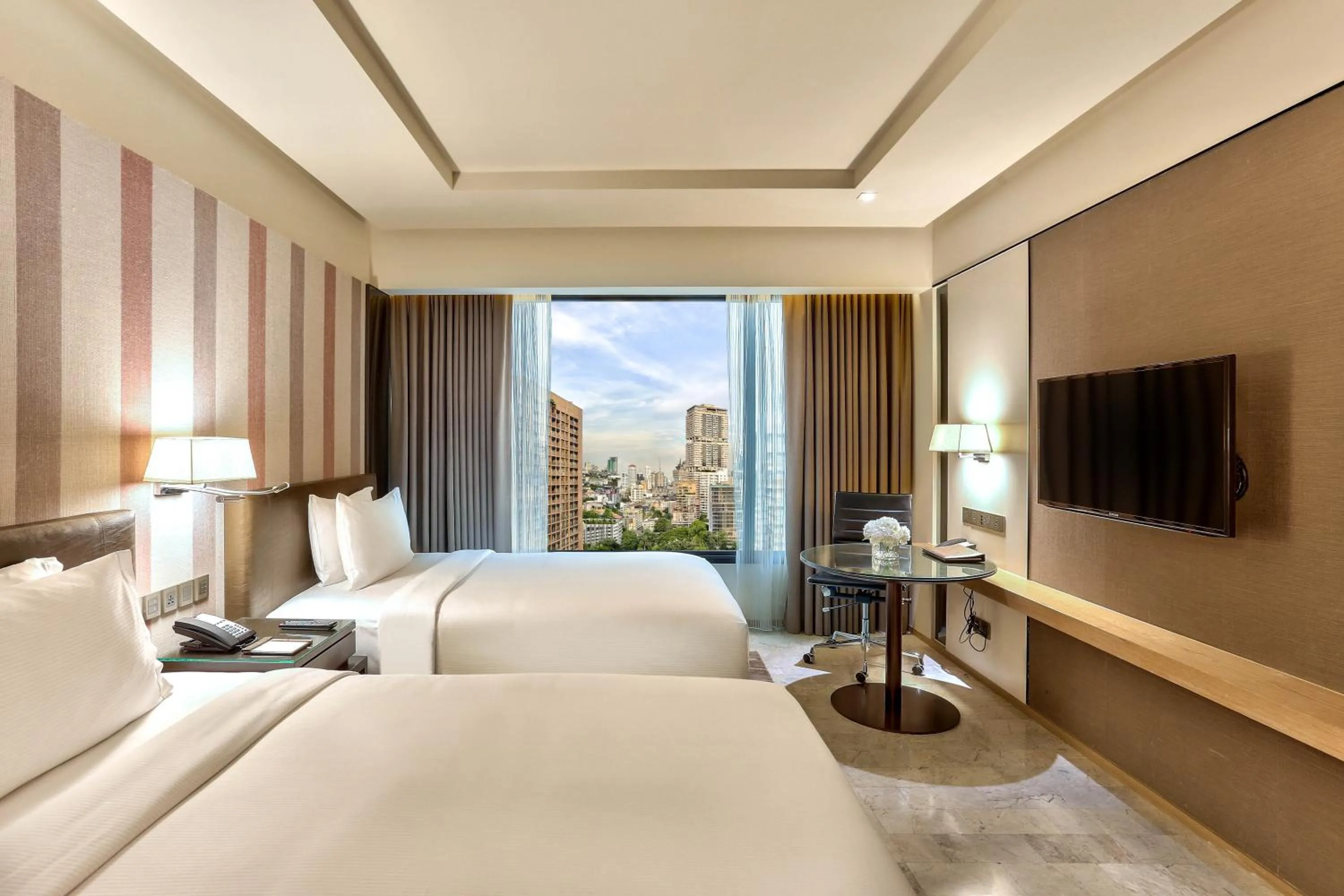 Bedroom, Bed in DoubleTree by Hilton Sukhumvit Bangkok