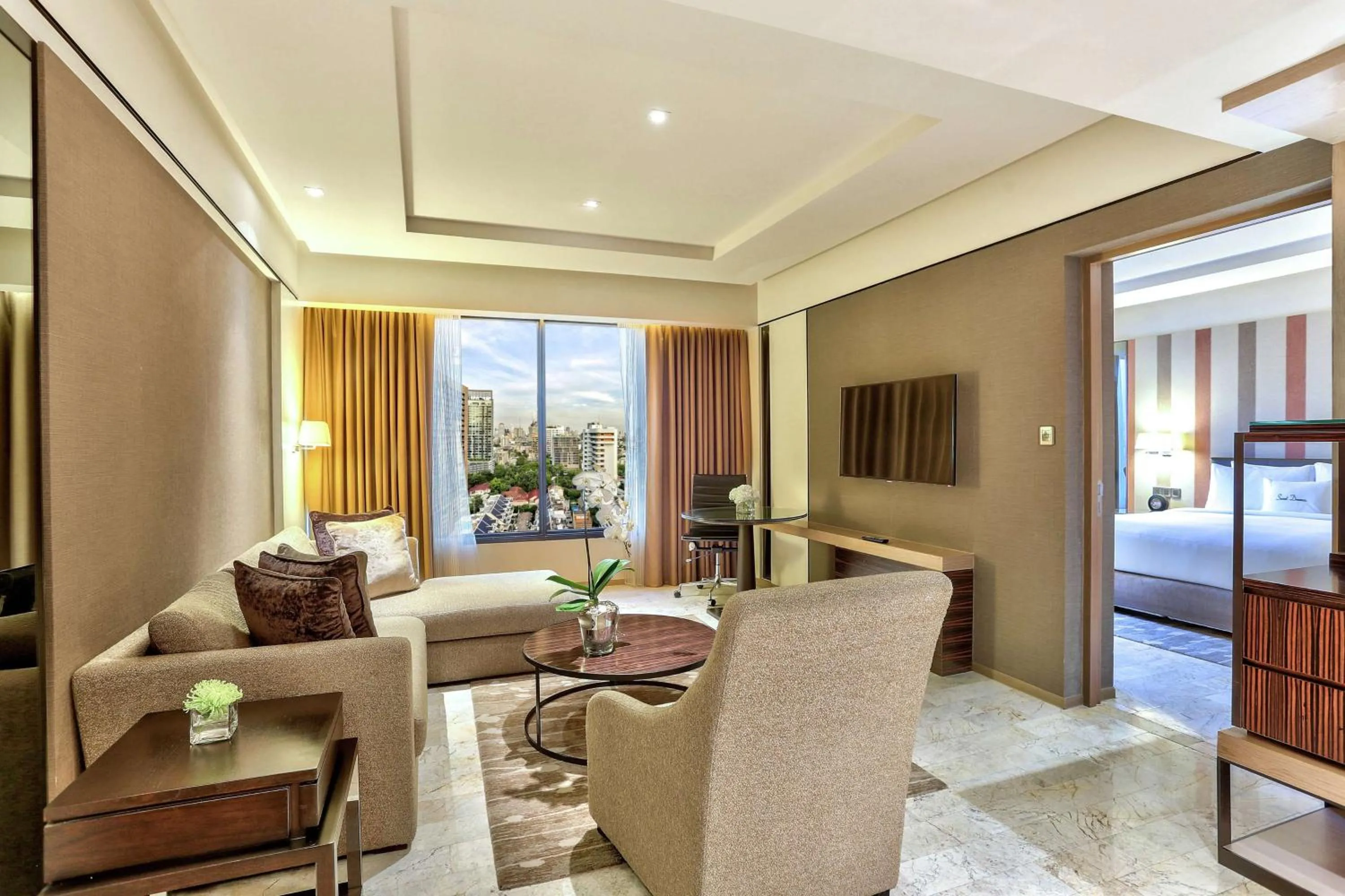 Living room in DoubleTree by Hilton Sukhumvit Bangkok